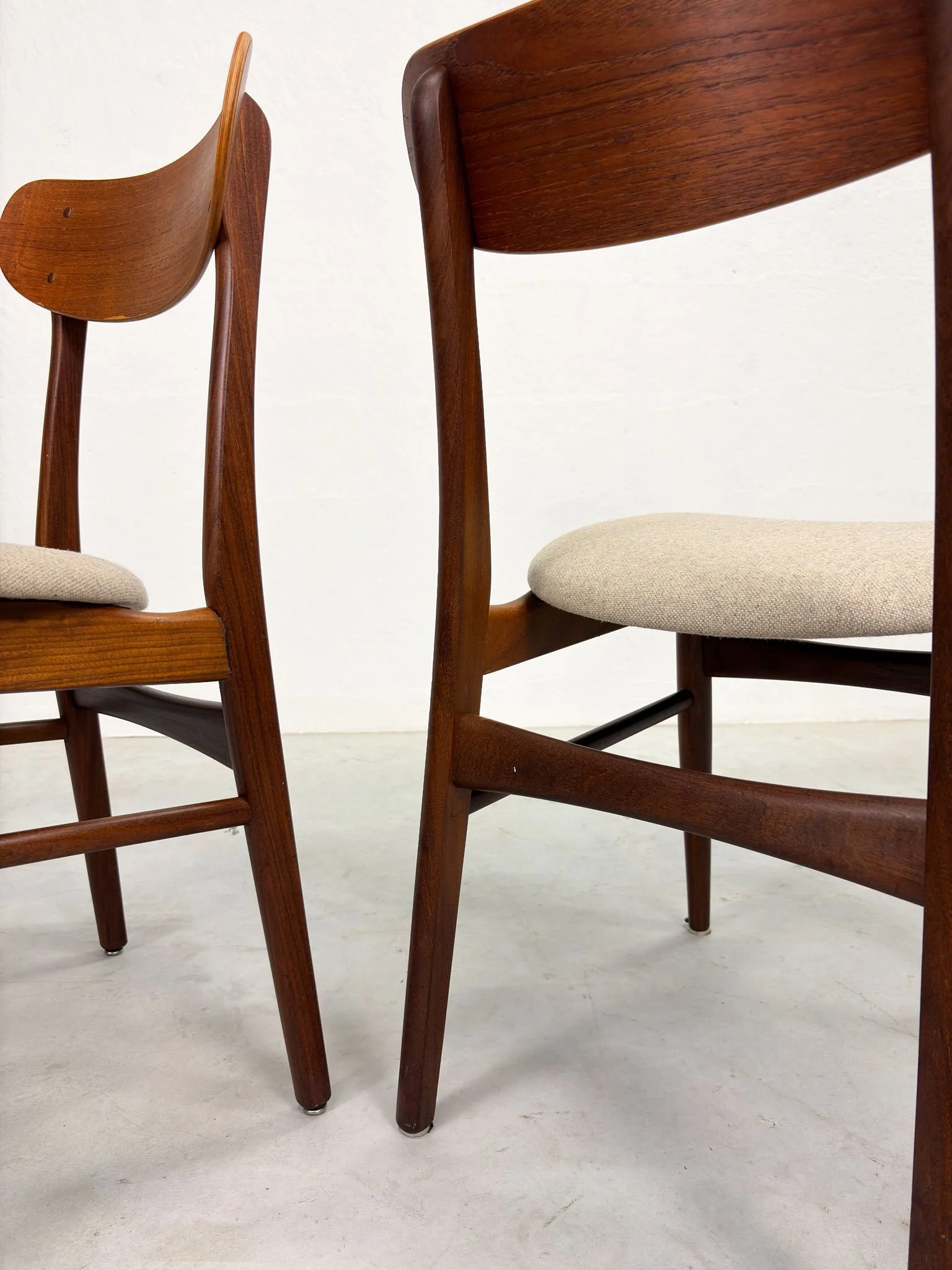 Set Mid-Century Eetkamerstoelen van Farstrup (14).jpeg