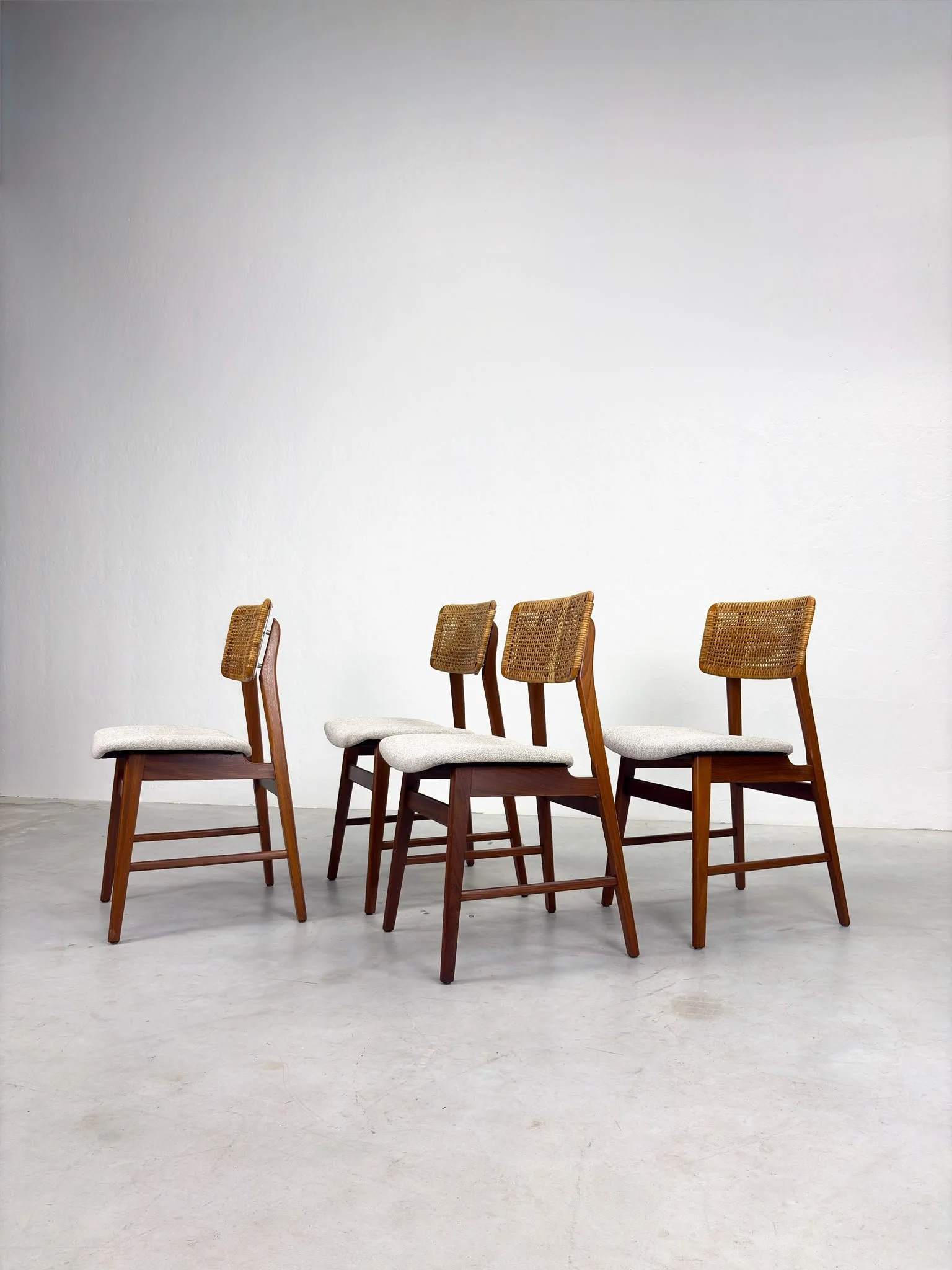 Set Vintage Eetkamerstoelen met Rieten Rugleuning (16).jpeg