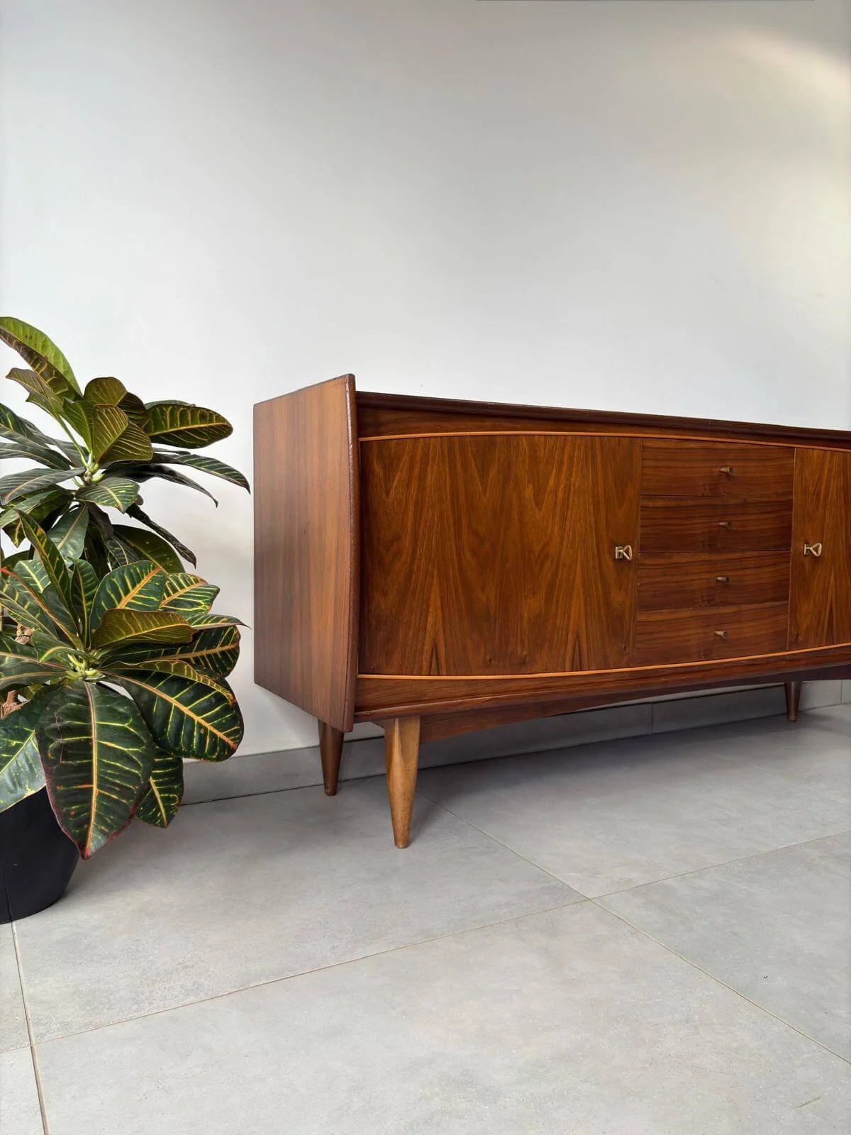 Uniek Vintage Mid-century Dressoir van Teak (1).jpg