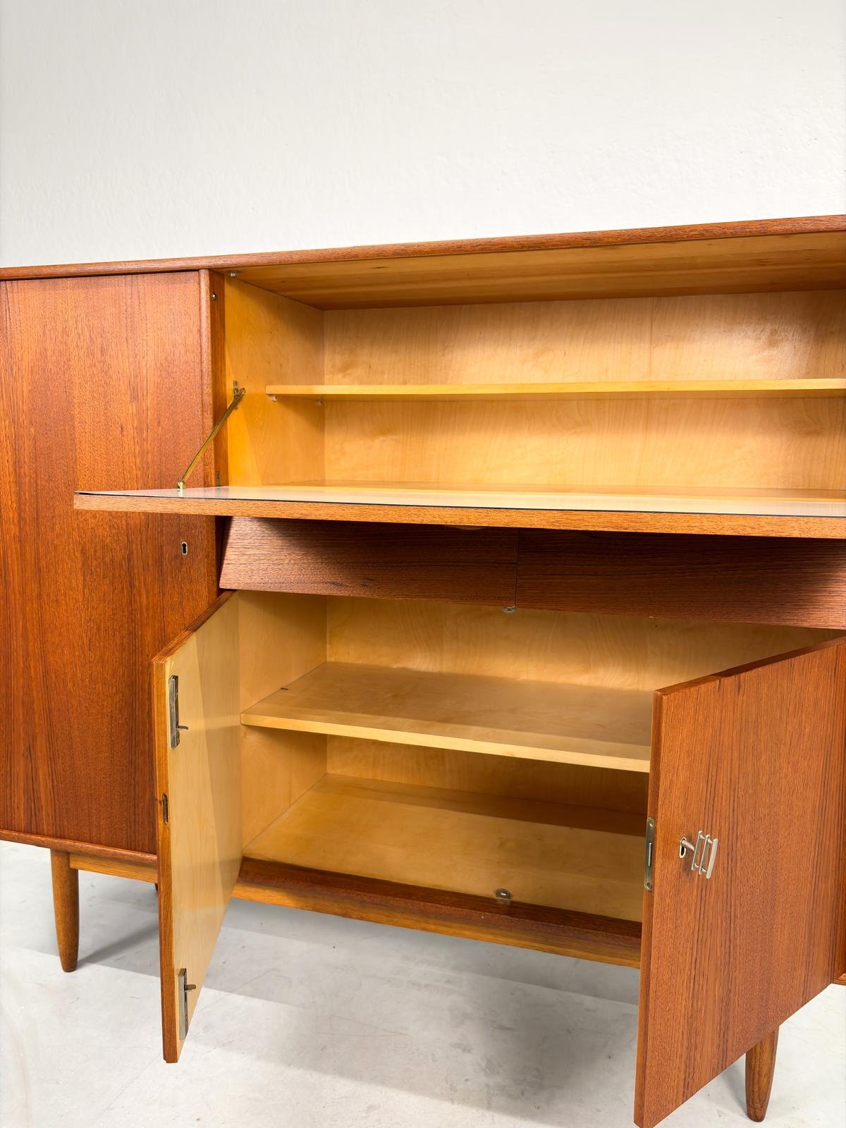 Vintage Dressoir O.M.F. Belgium Teak (9).jpeg