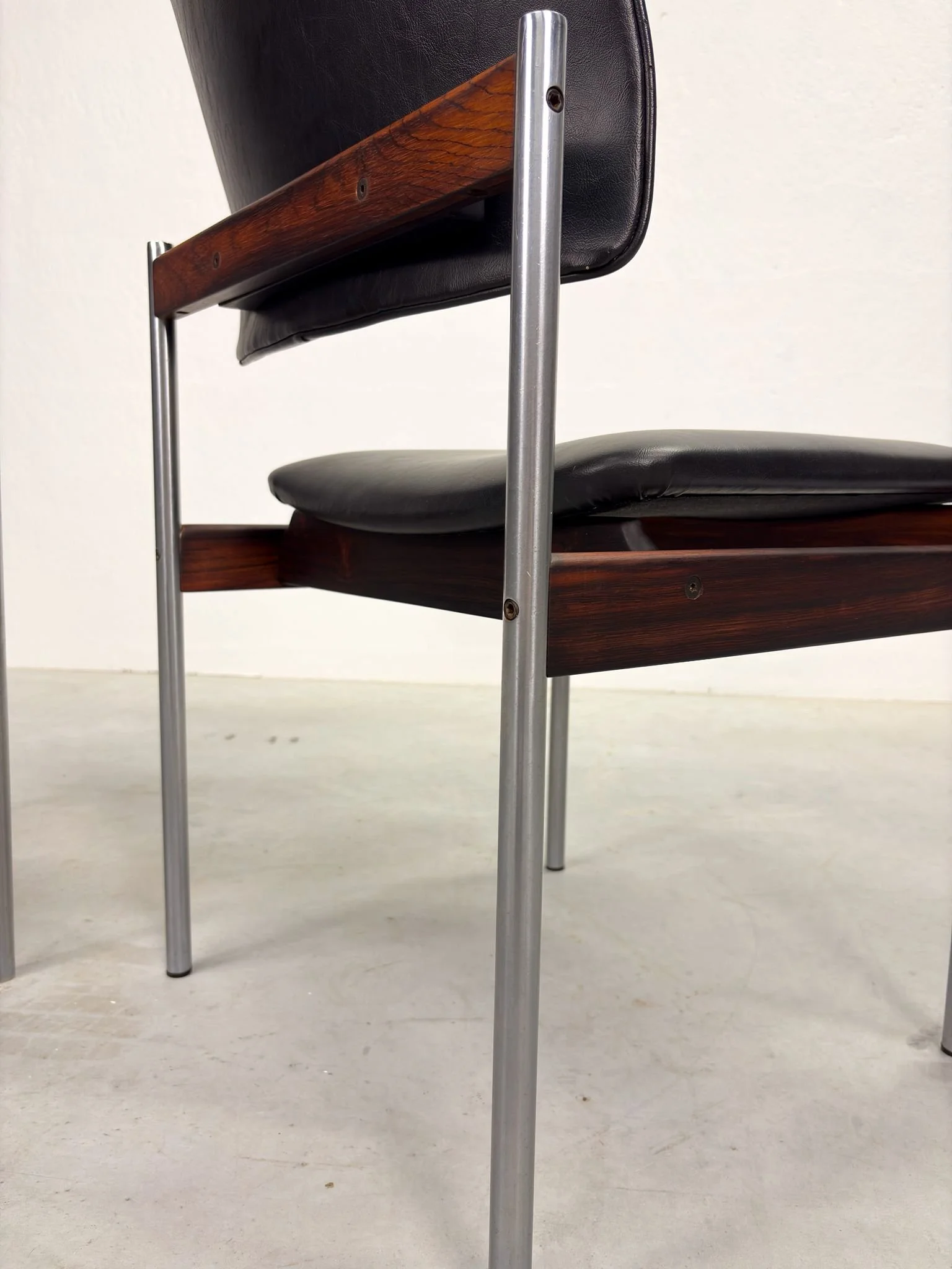 Set Mid-century Eetkamerstoelen van Thereca (9).jpeg