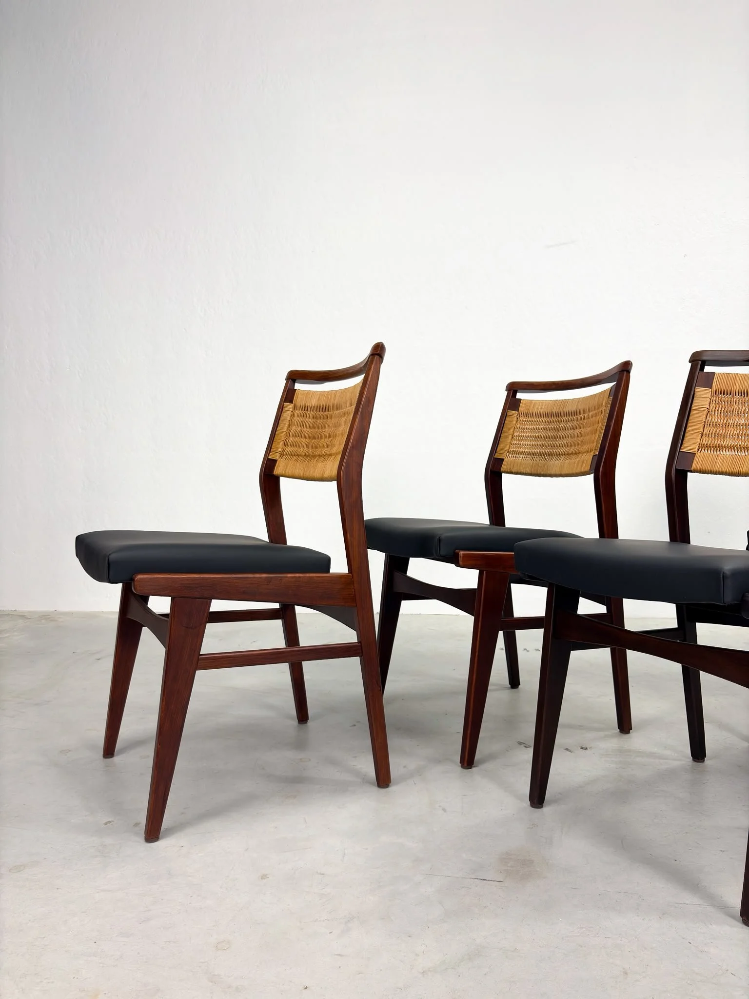Mid-century Eetkamerstoelen met Rieten Rugleuning (19).jpeg