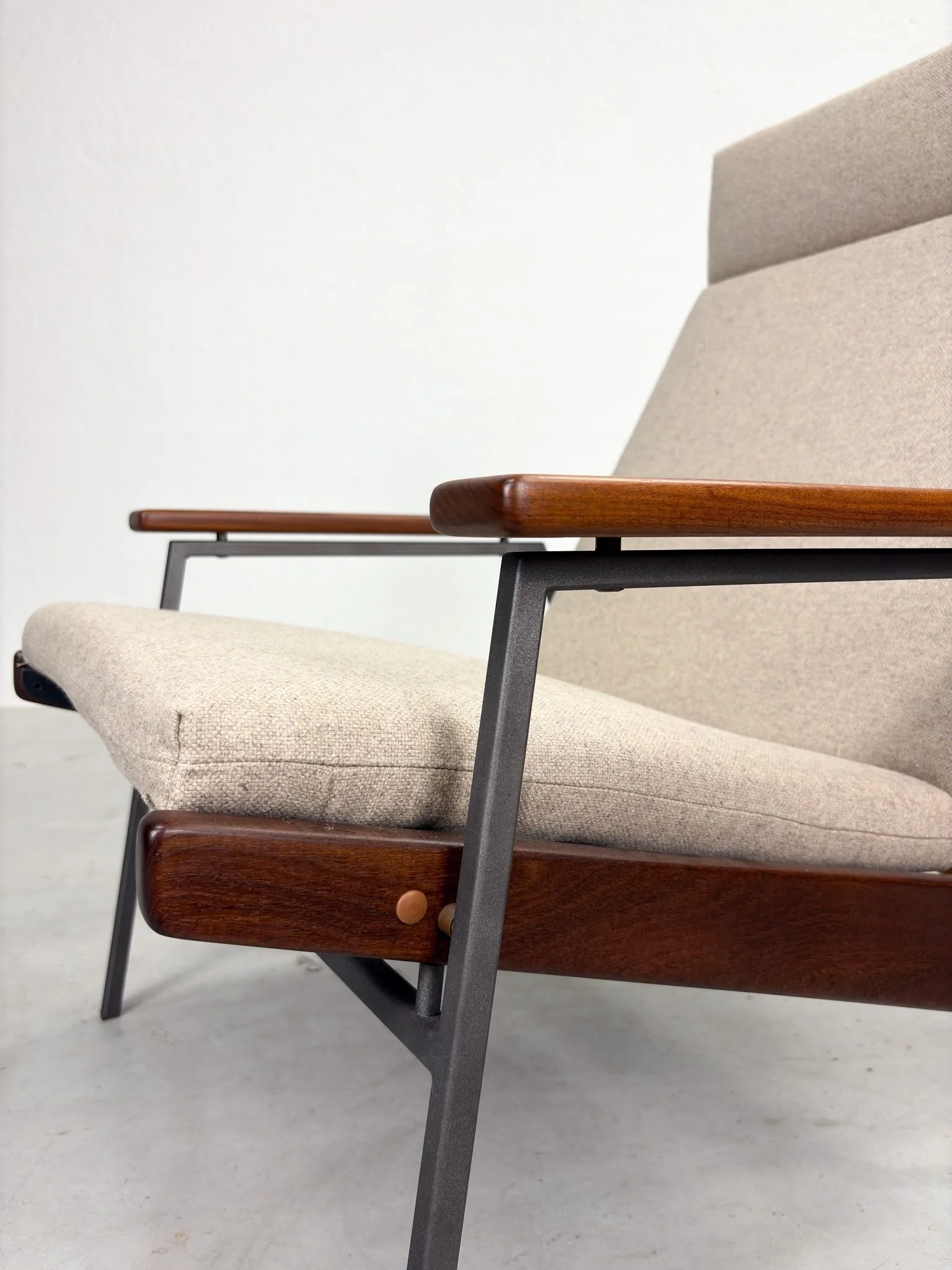'1611 Lotus' Fauteuil van Rob Parry voor Gelderland (5).jpeg