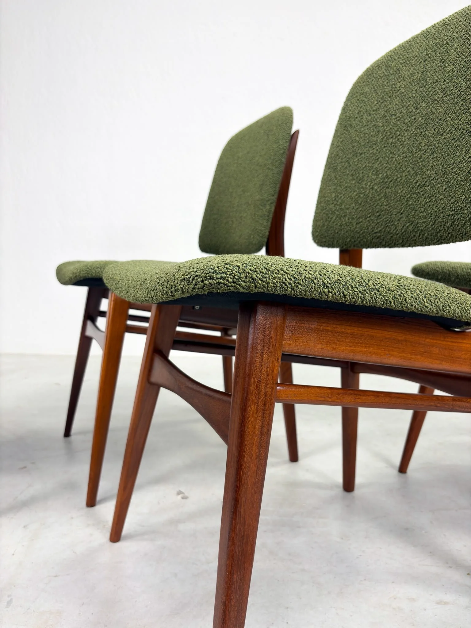 Set 'Milaan' Eetkamerstoelen van Louis van Teeffelen voor Wébé (10).jpeg