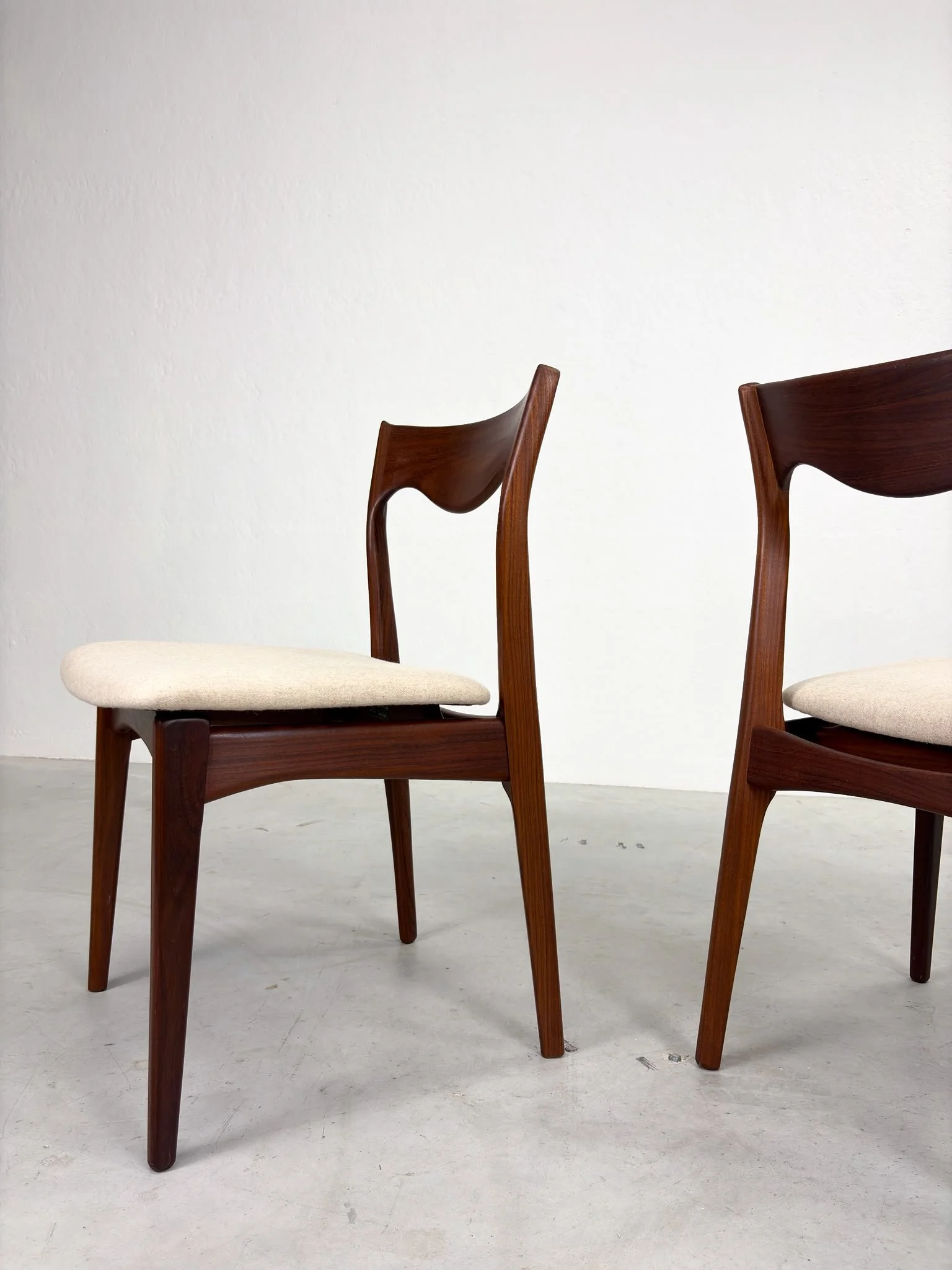Set Vintage Eetkamerstoelen van AwA (6).jpeg