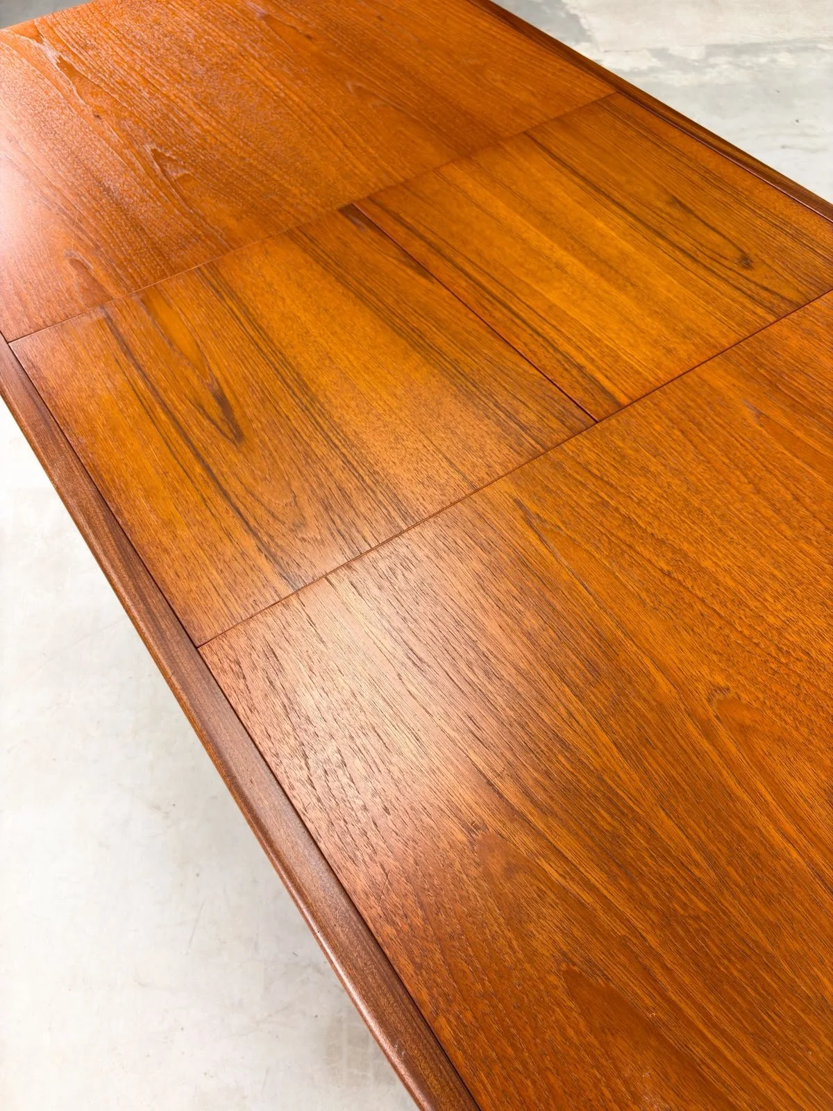 'Milaan' Eettafel van Louis van Teeffelen (20).jpeg