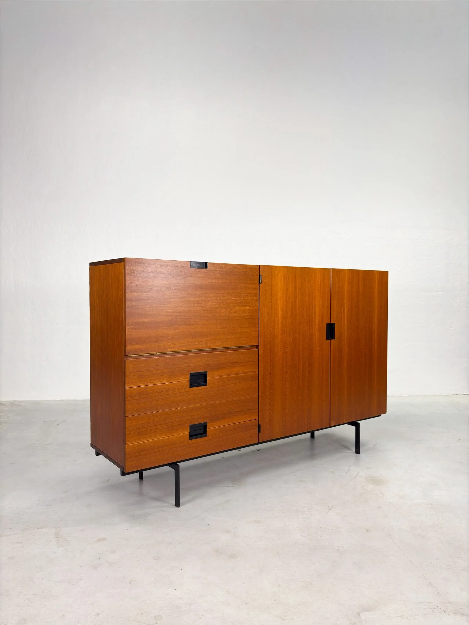 'CU08' Dressoir van Cees Braakman voor Pastoe (7).jpeg