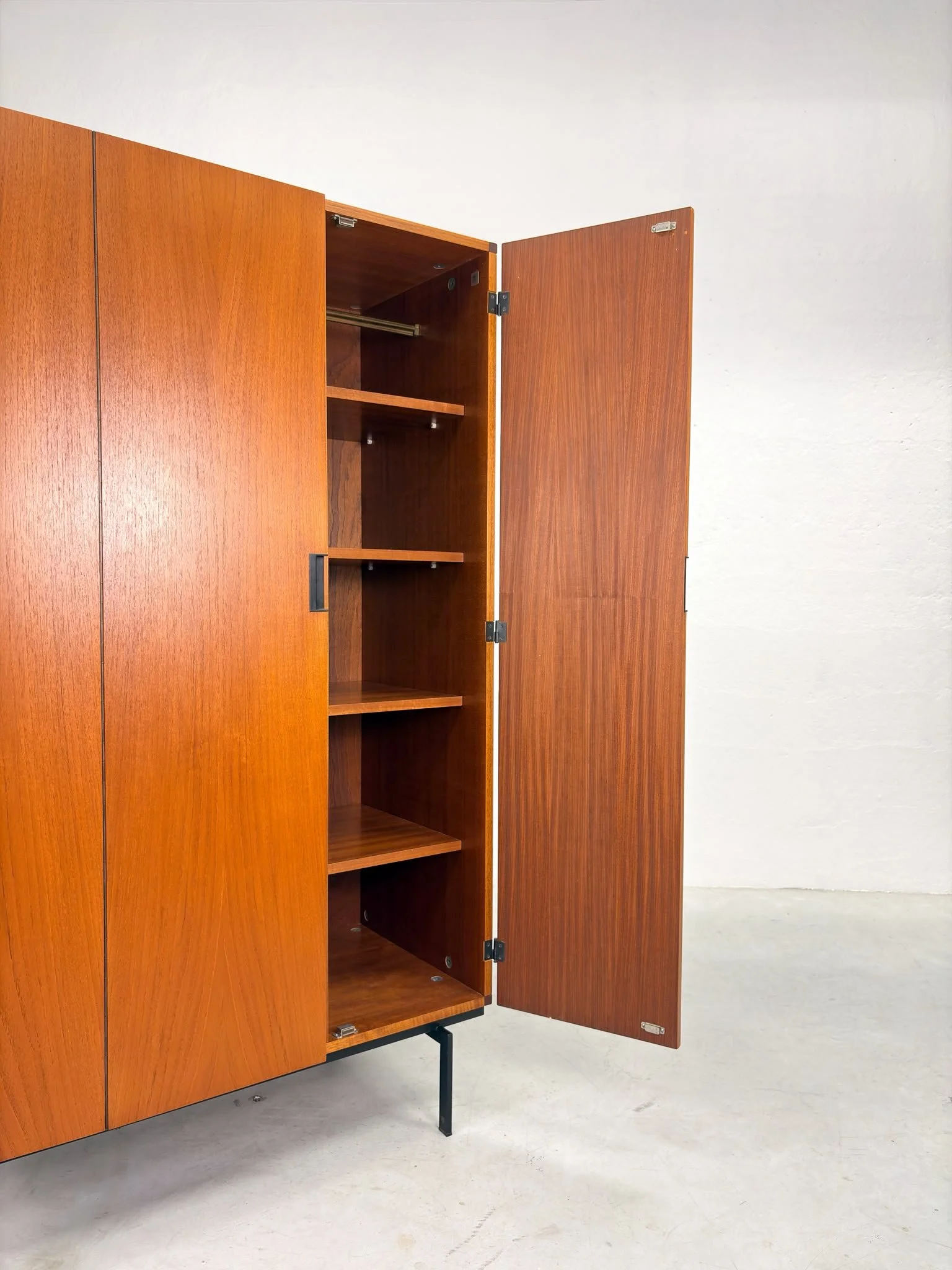 'KU10' Kledingkast van Cees Braakman voor Pastoe (14).jpeg