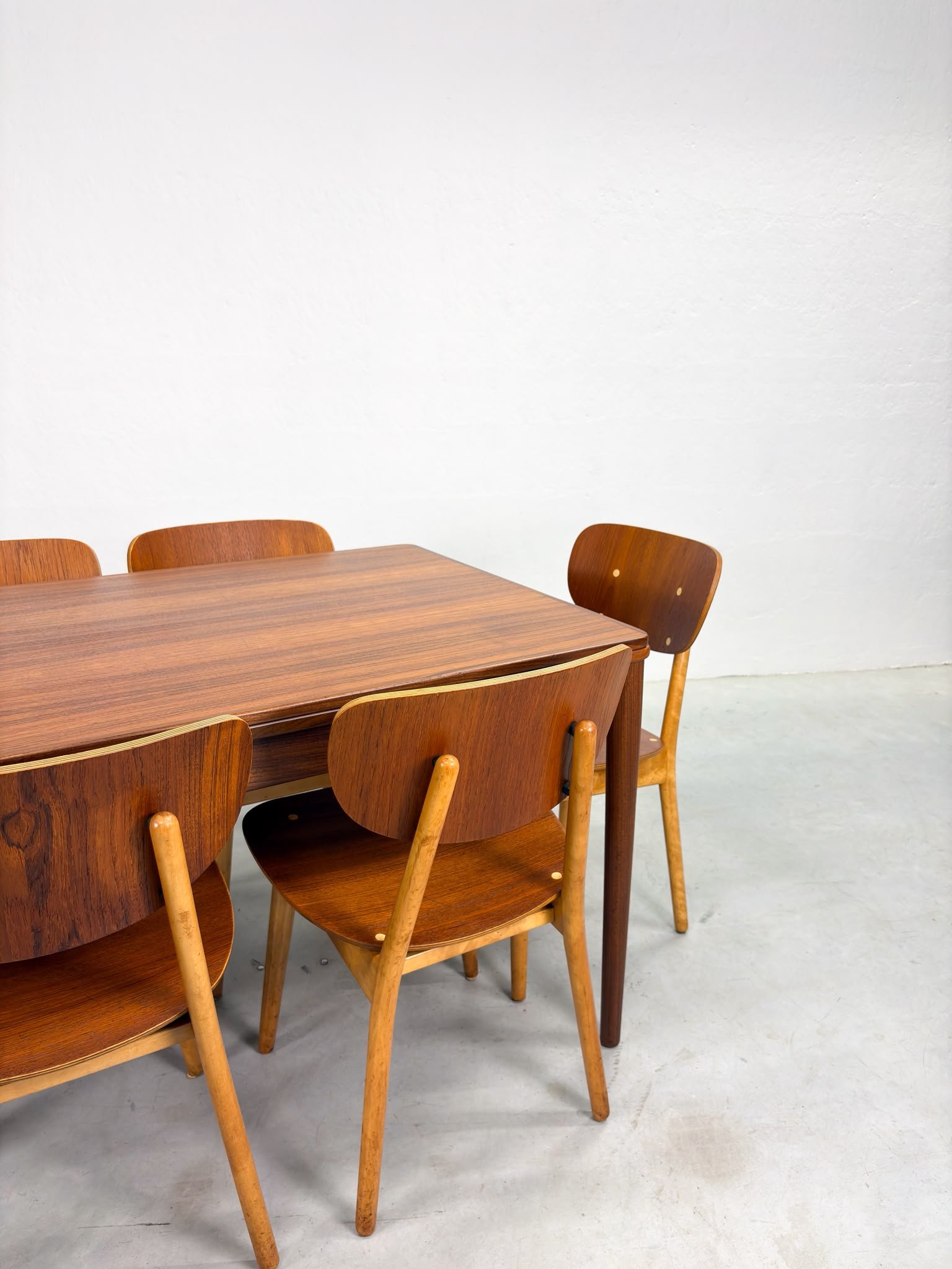 'TT23' Eetkamertafel van Cees Braakman voor Pastoe (7).jpeg