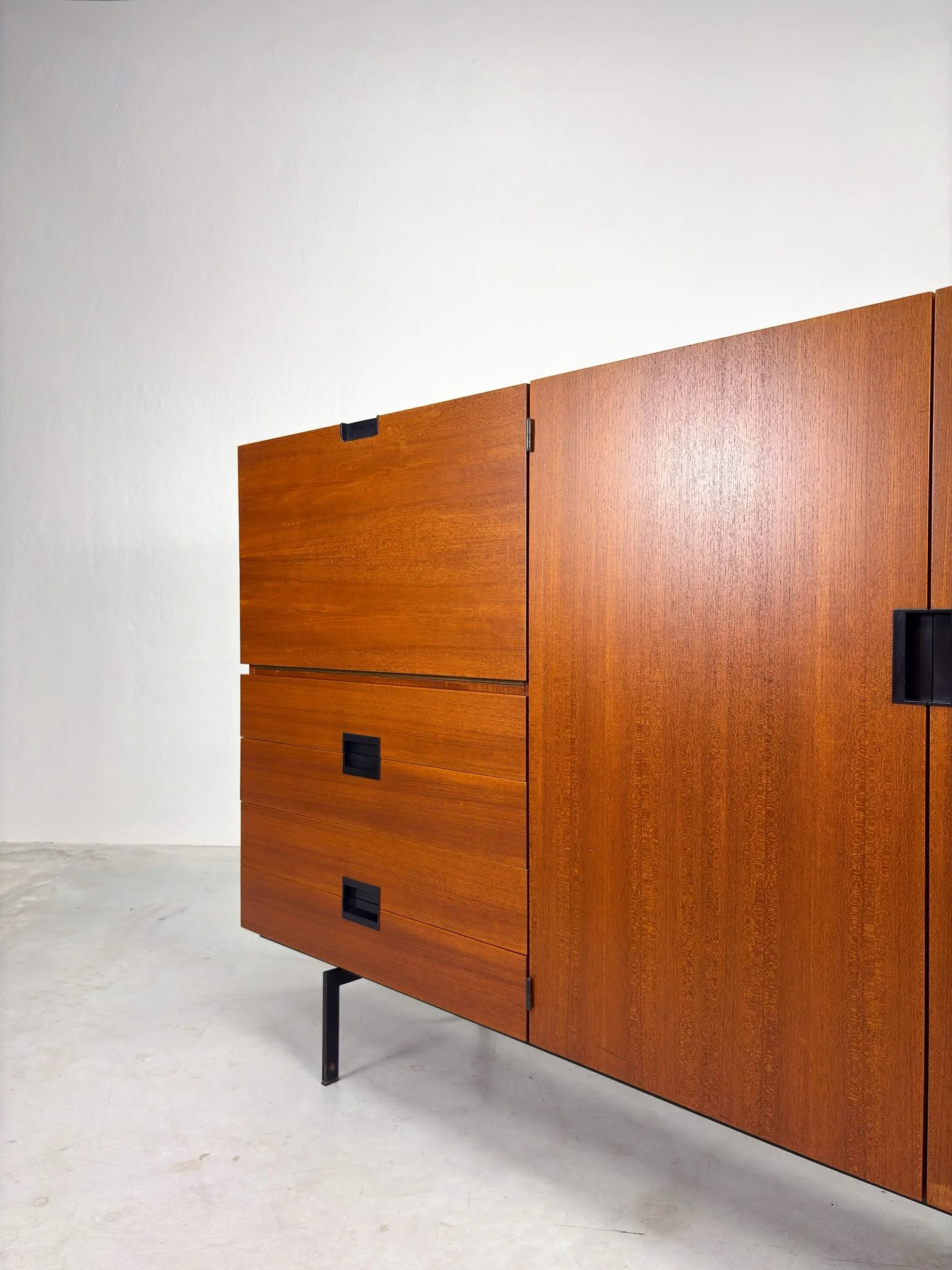 'CU08' Dressoir van Cees Braakman voor Pastoe (18).jpeg