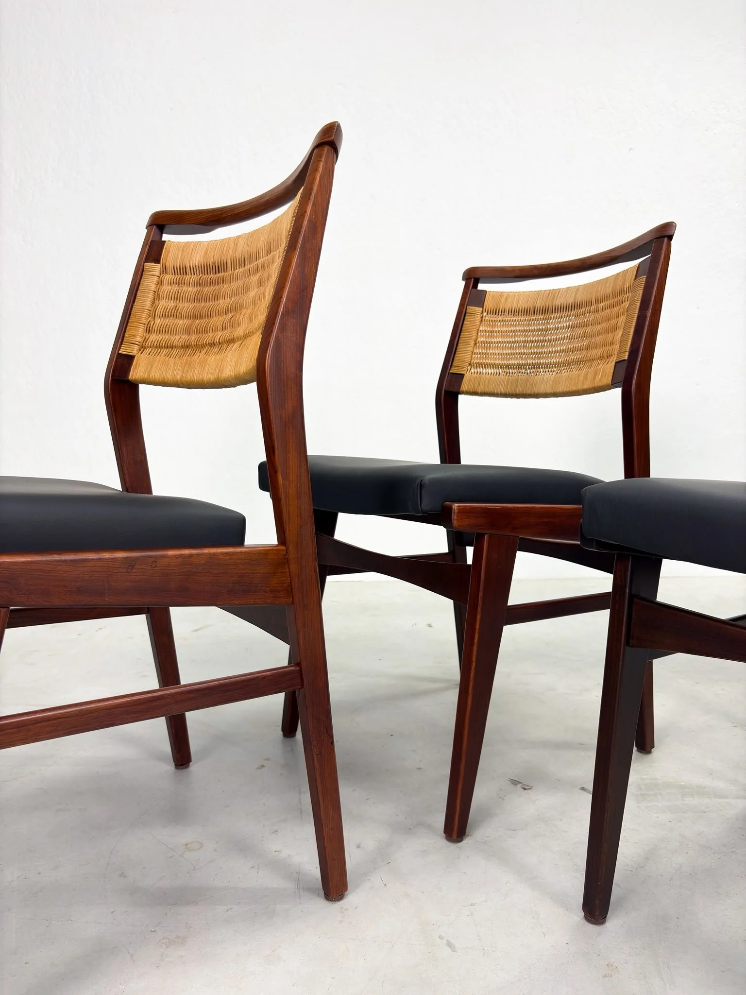 Mid-century Eetkamerstoelen met Rieten Rugleuning (4).jpeg