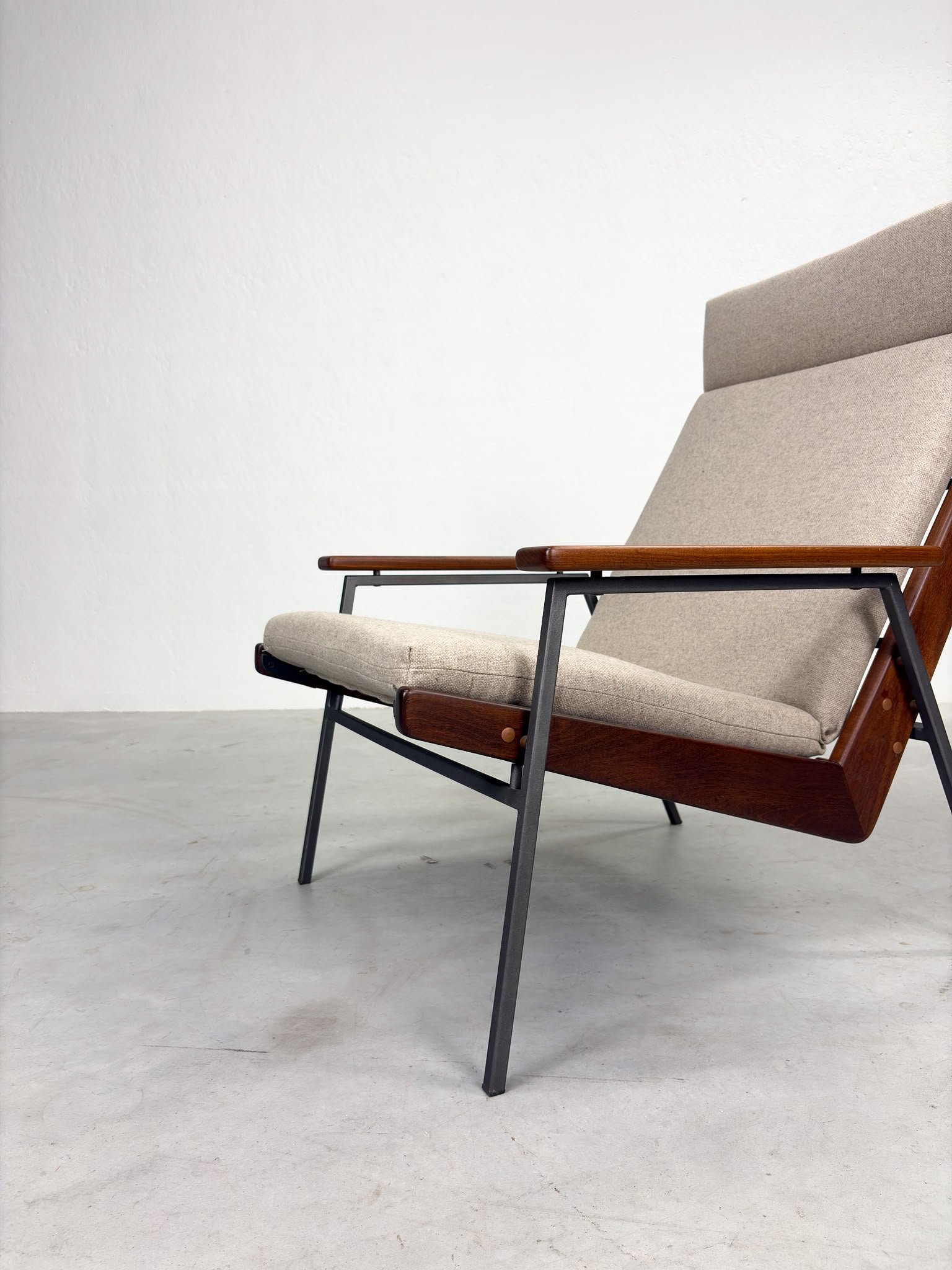 '1611 Lotus' Fauteuil van Rob Parry voor Gelderland (2).jpeg