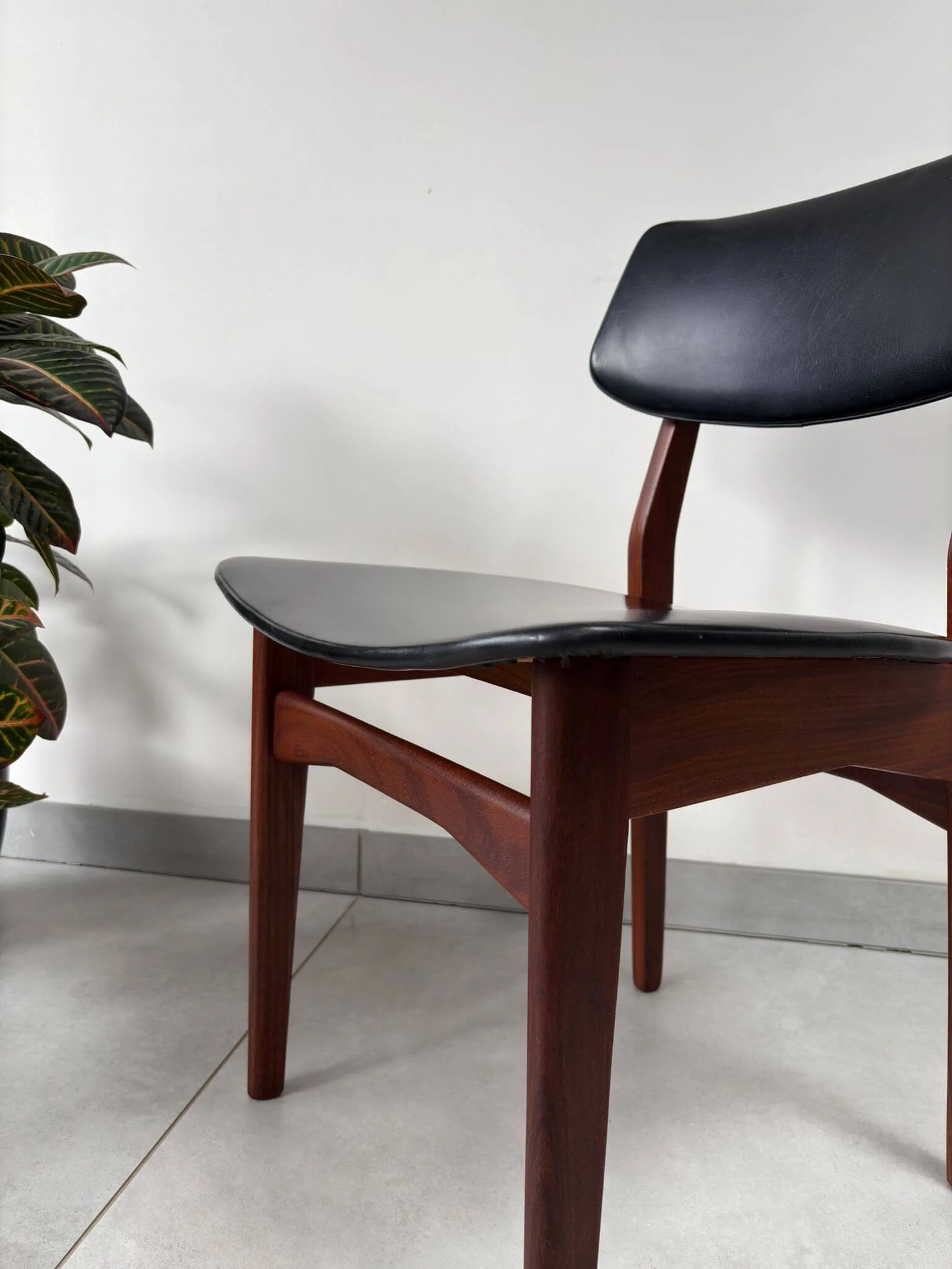 Set Vintage Eetkamerstoelen Mahjongg Vlaardingen (5).jpg