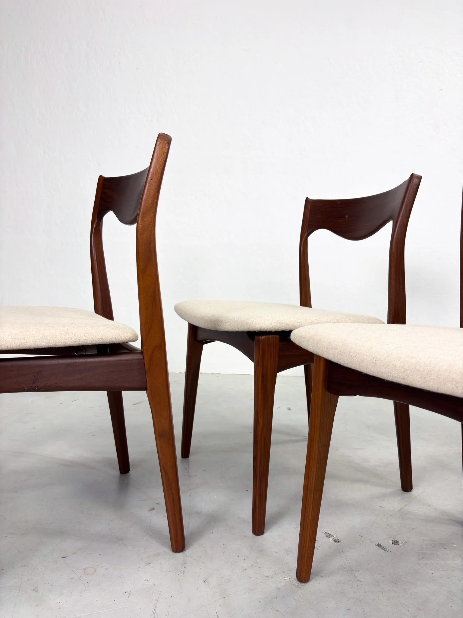 Set Vintage Eetkamerstoelen van AwA (11).jpeg