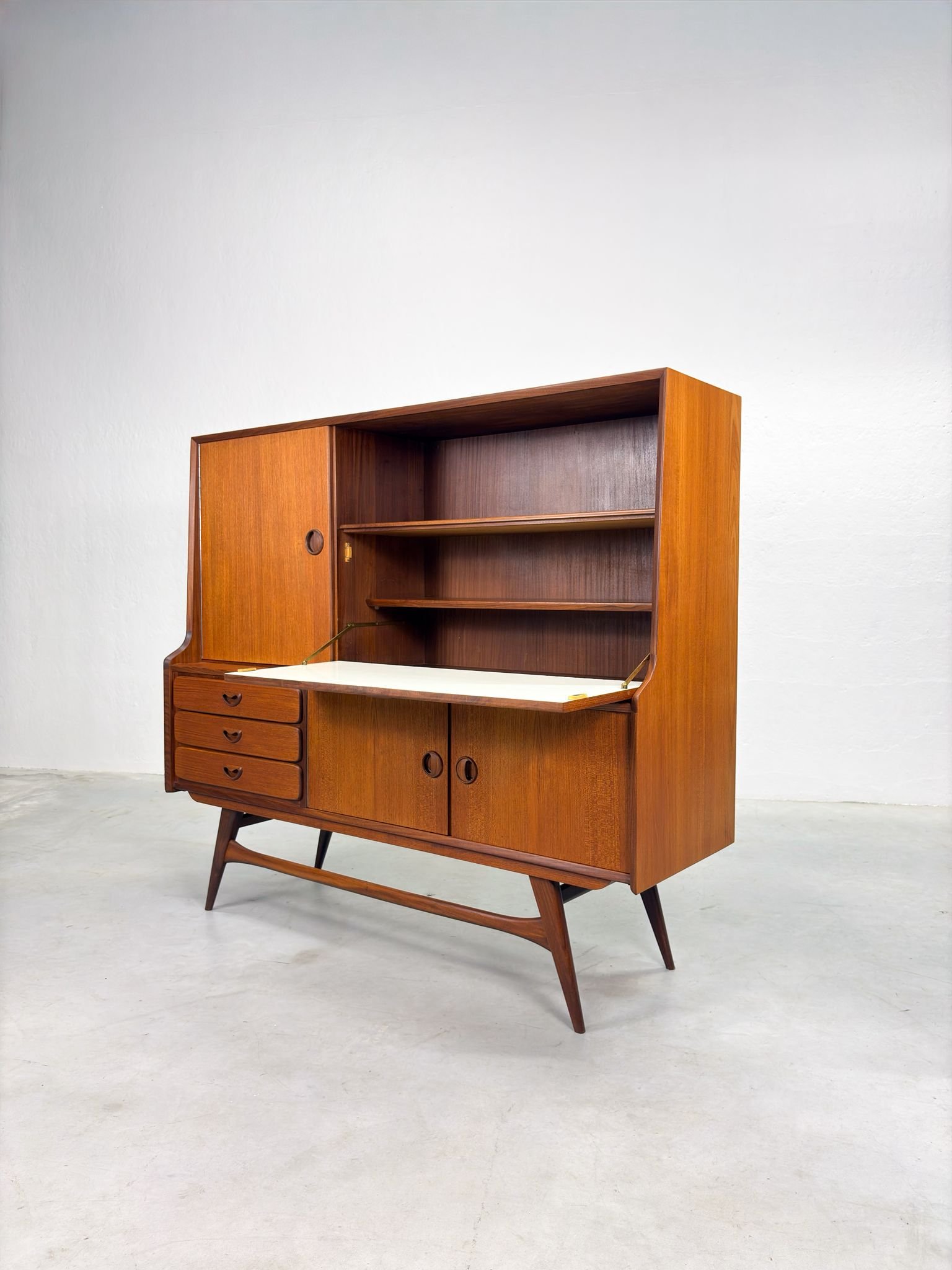 Dressoir van Louis van Teeffelen voor Wébé (14).jpeg