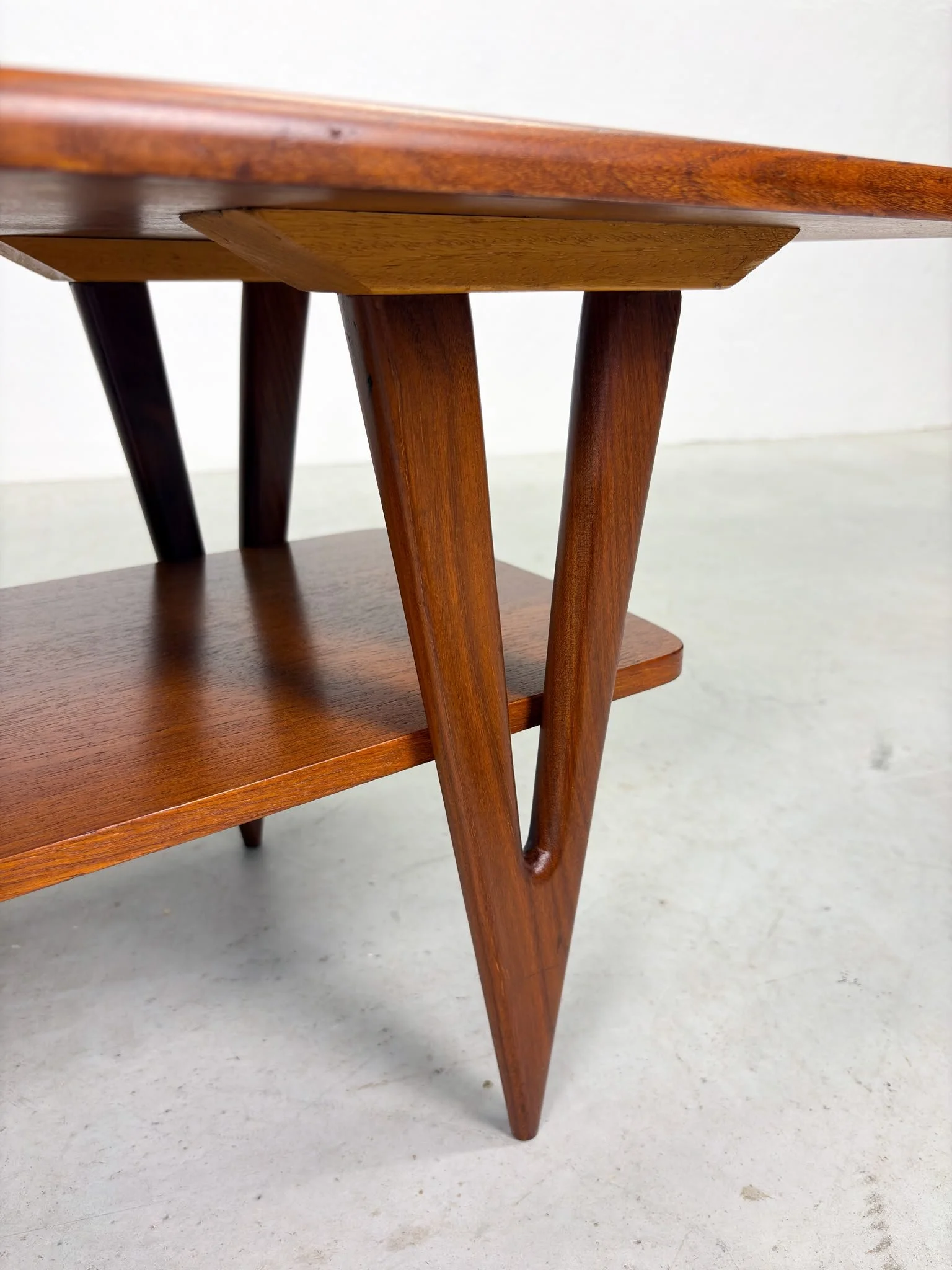 Salontafel 'Nr. 10' van Louis van Teeffelen voor Wébé (7).jpeg
