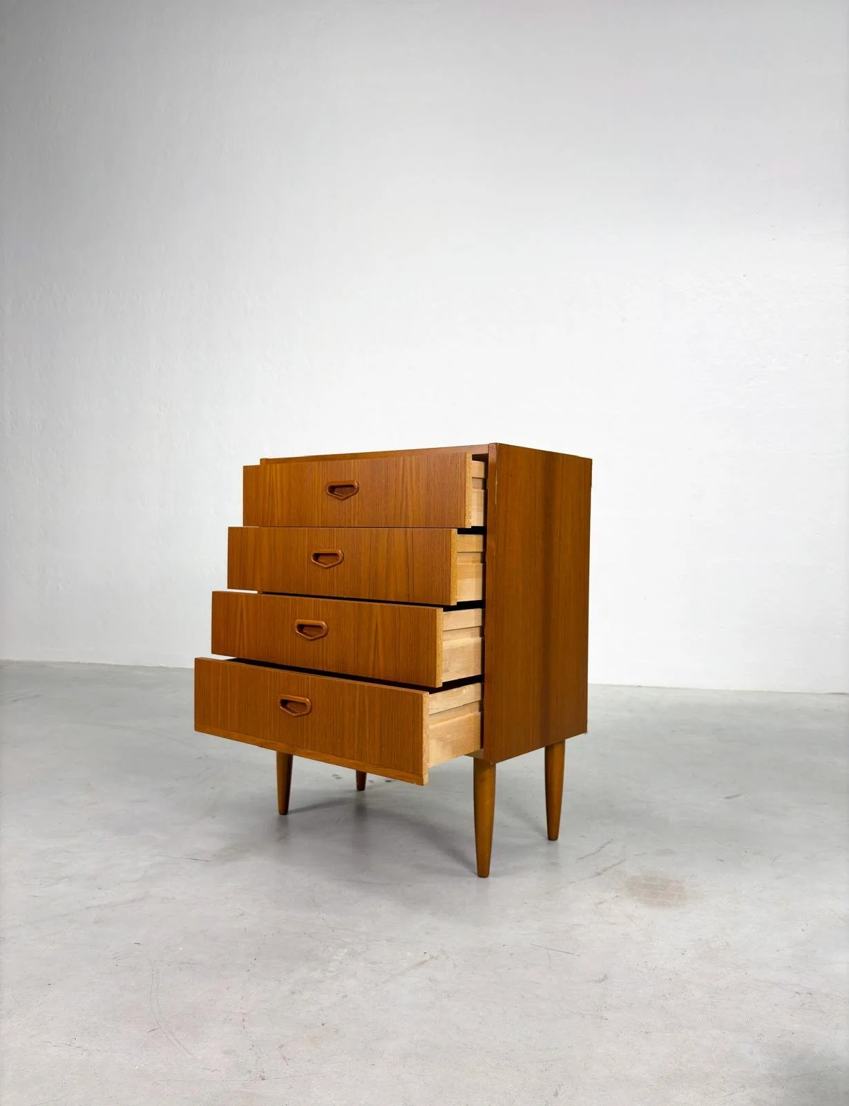 Lage Mid-century Ladekast van Musteringg (12).jpeg