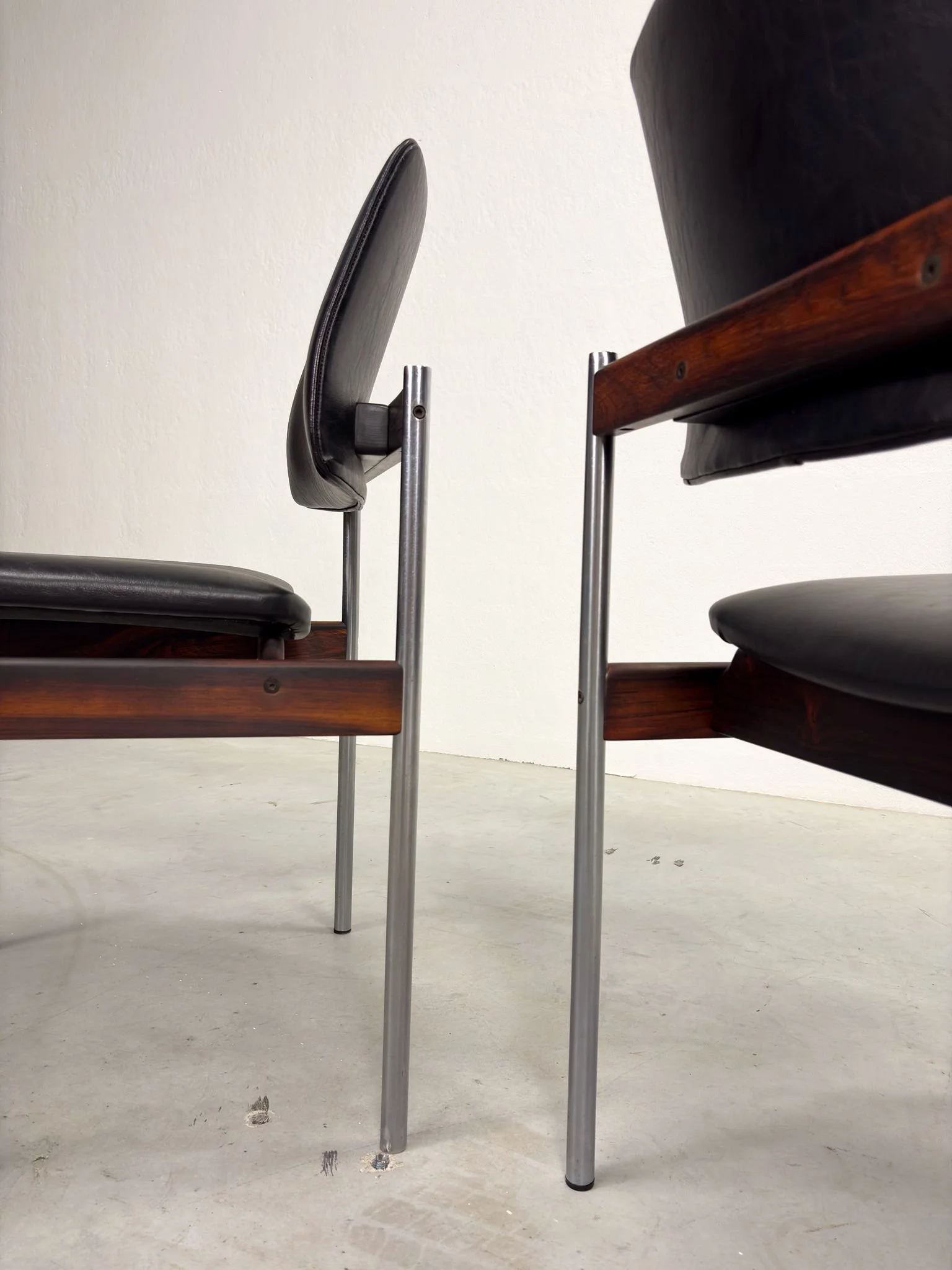 Set Mid-century Eetkamerstoelen van Thereca (10).jpeg