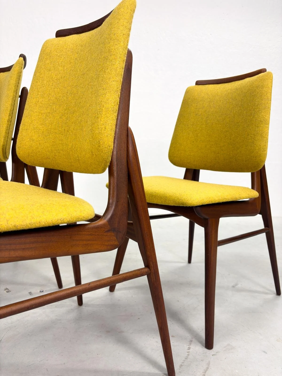 Zeldzame Set Mid-Century Eetkamerstoelen van AwA (17).jpeg