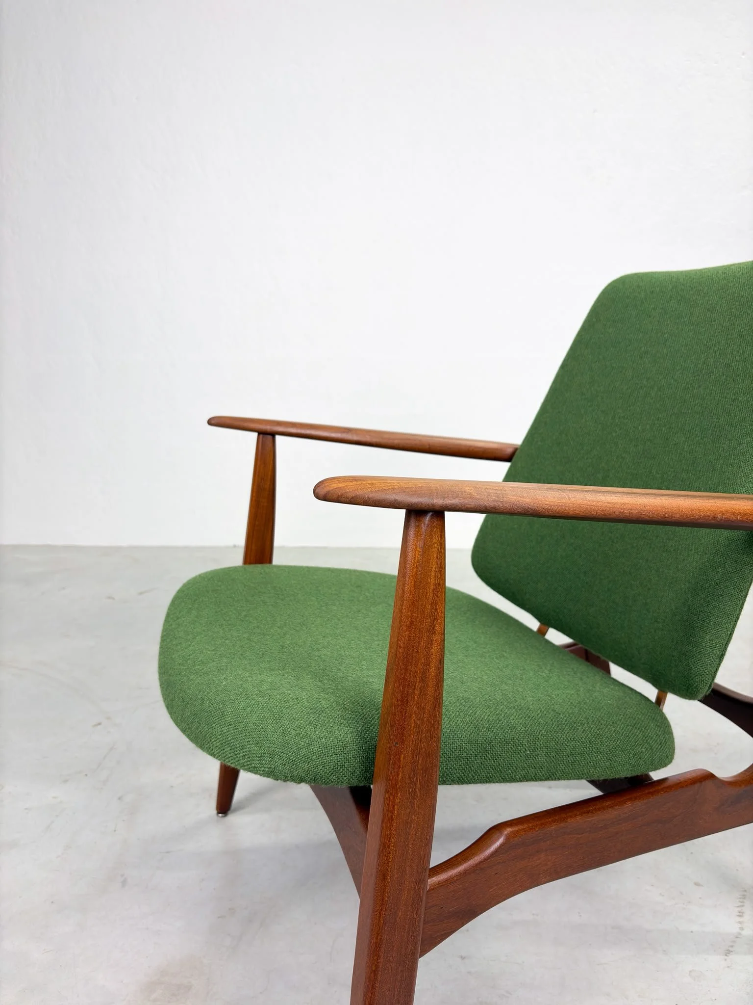 'Tolga' Fauteuil van Louis van Teeffelen voor Wébé (1).jpeg