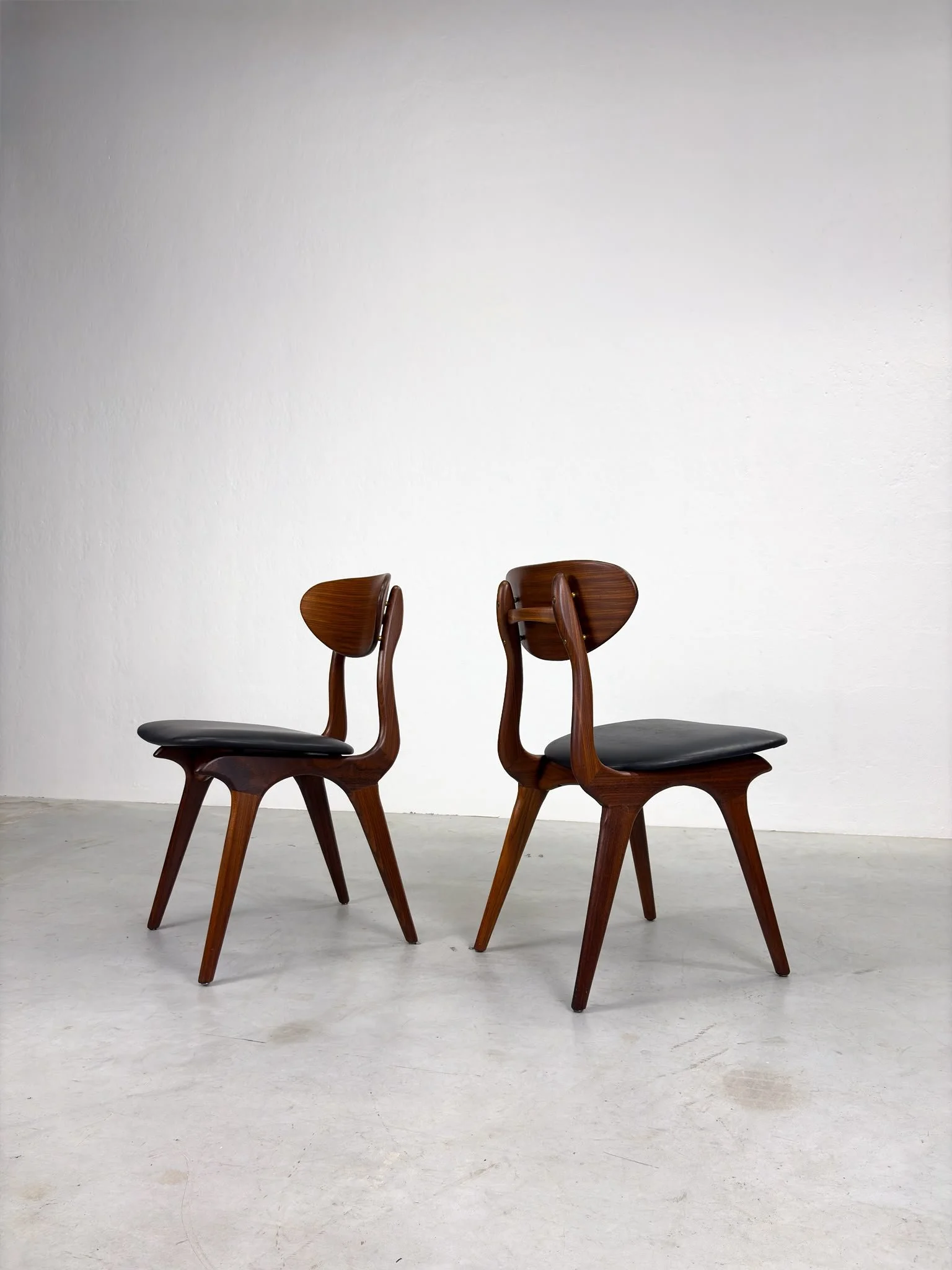 Set 'Snavel' Eetkamerstoelen van Louis van Teeffelen (12).jpeg
