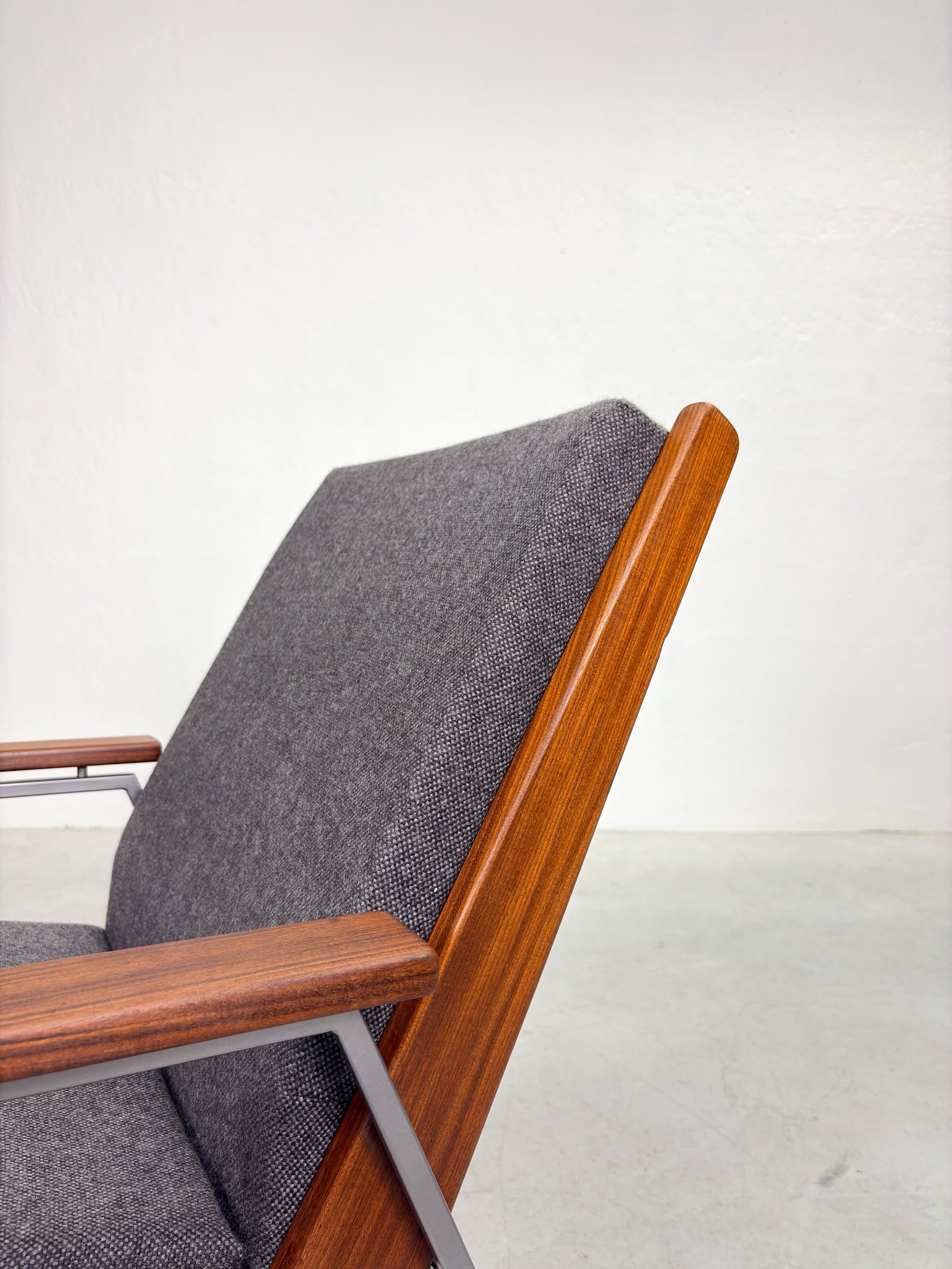 '1611 Lotus' Damesfauteuil van Rob Parry voor Gelderland (8).jpeg