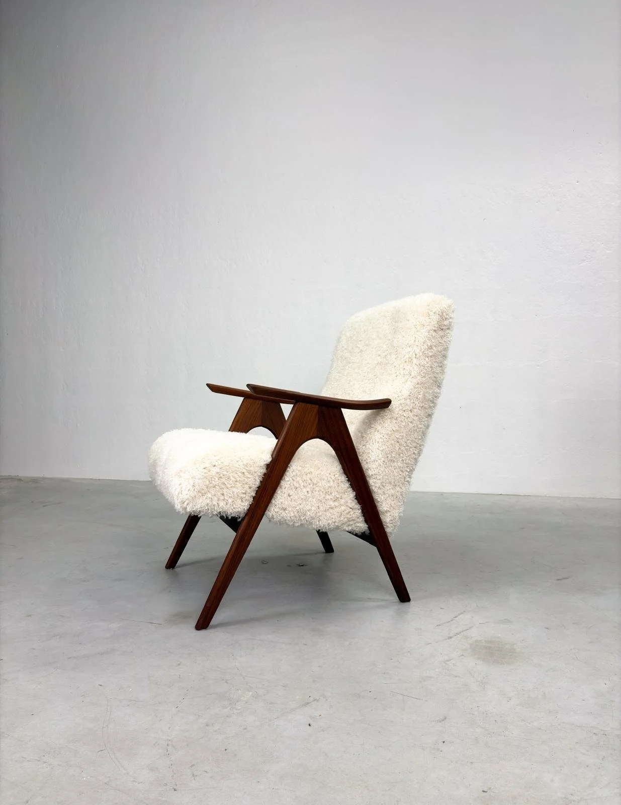 Mid-century Fauteuil met Fluffy Stof (3).jpeg