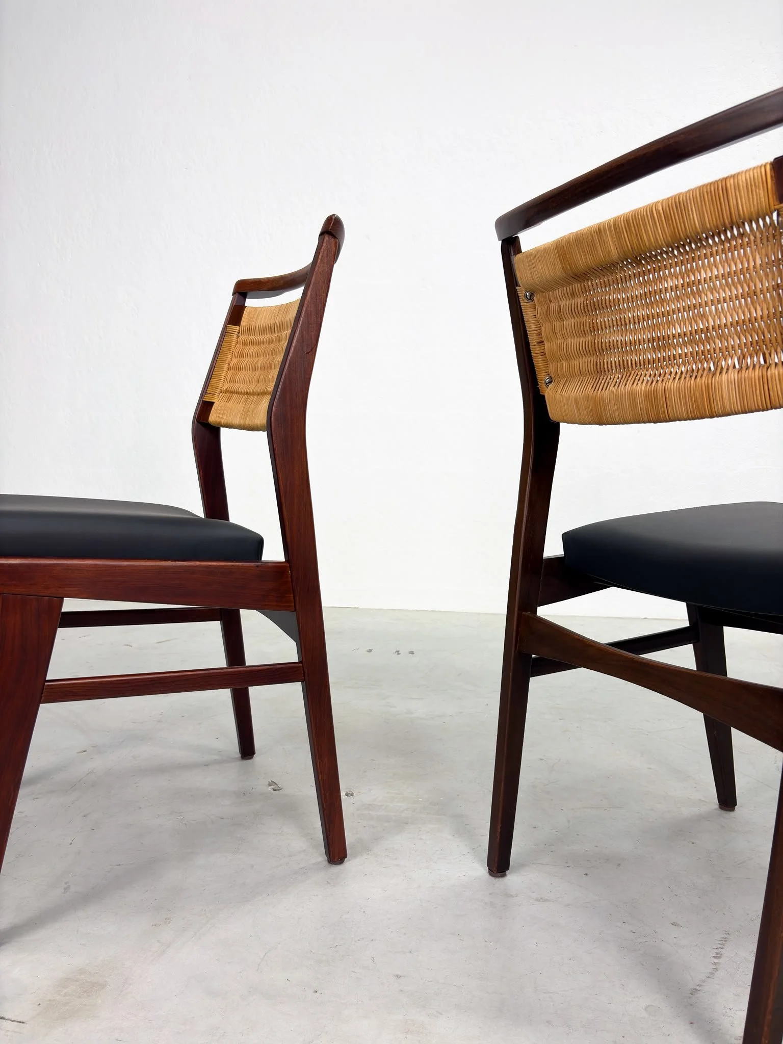 Mid-century Eetkamerstoelen met Rieten Rugleuning (14).jpeg