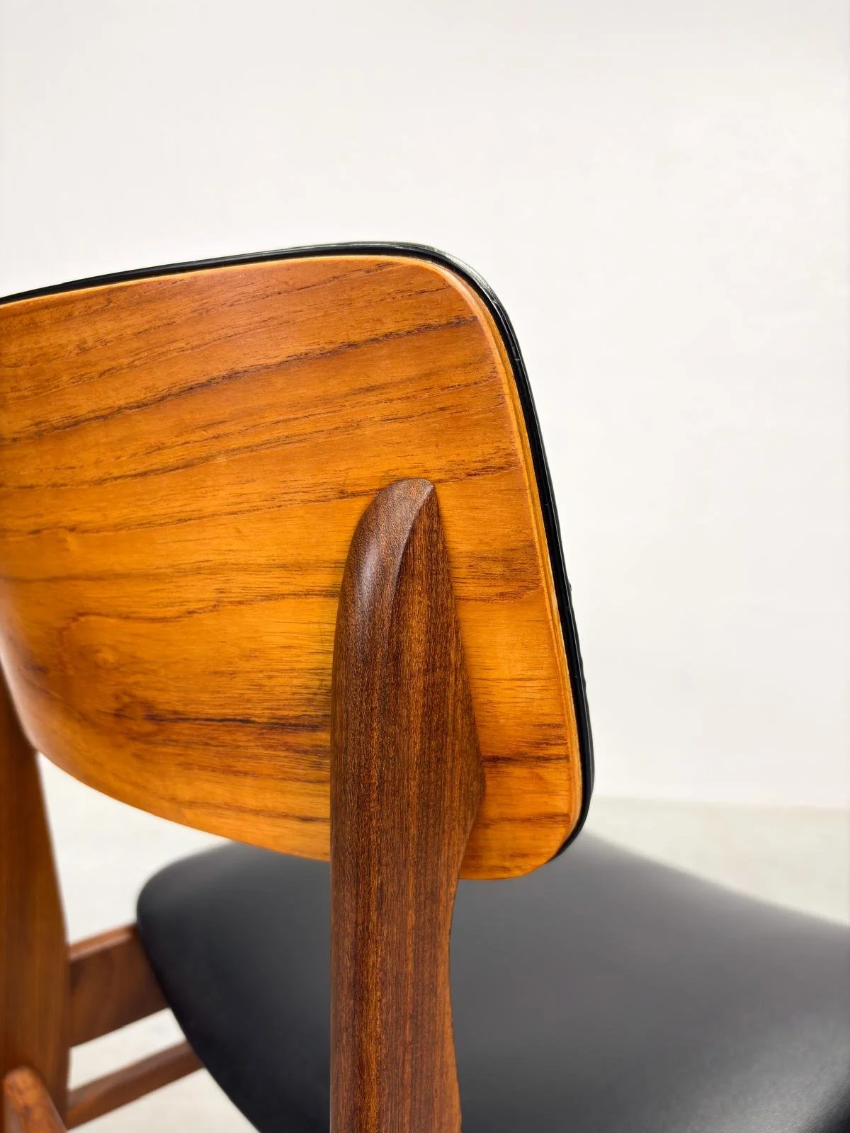 Set Eetkamerstoelen van Mahjongg Vlaardingen (5).jpeg