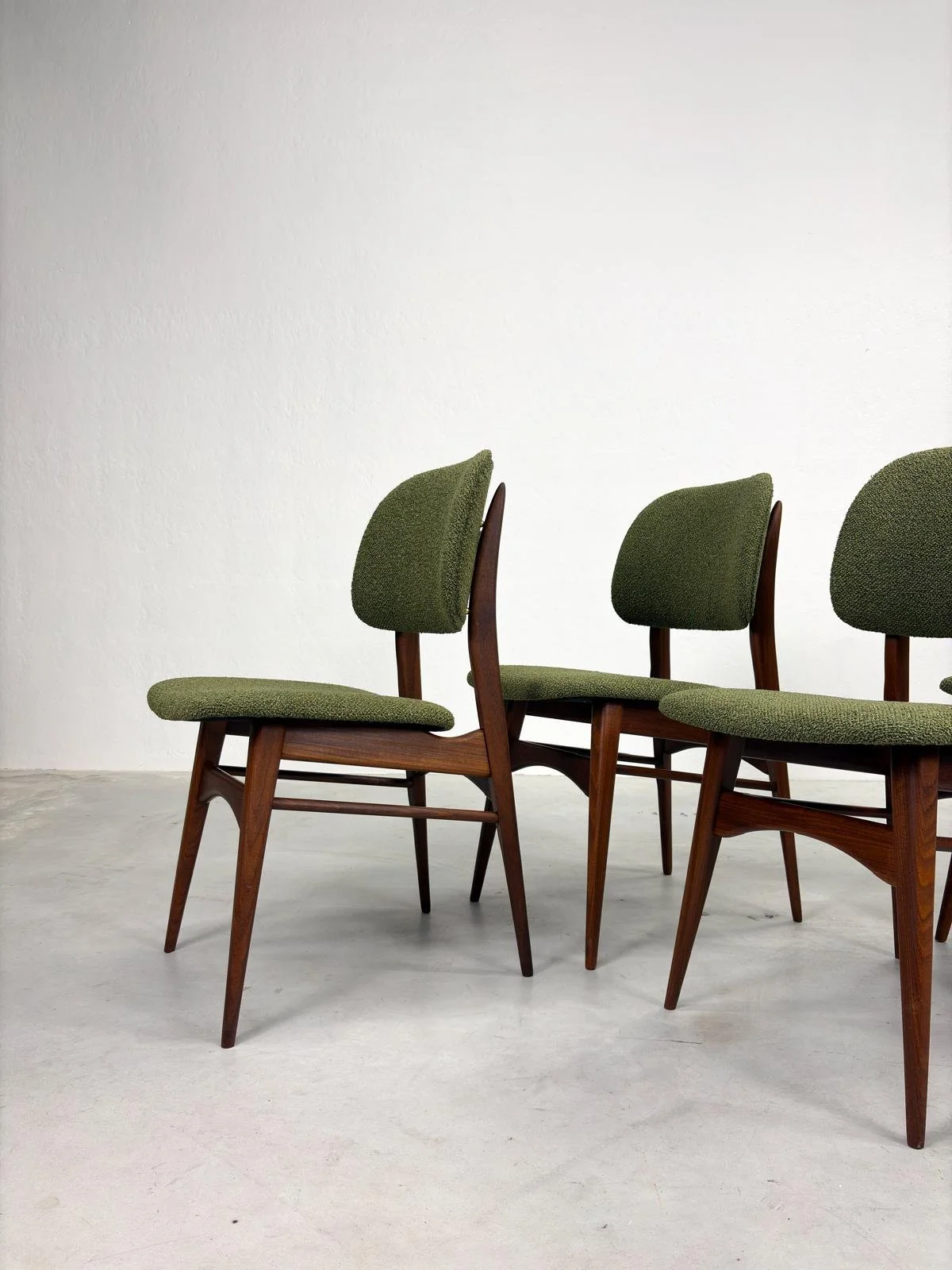 Set 'Milaan' Eetkamerstoelen van Louis van Teeffelen (20).jpeg