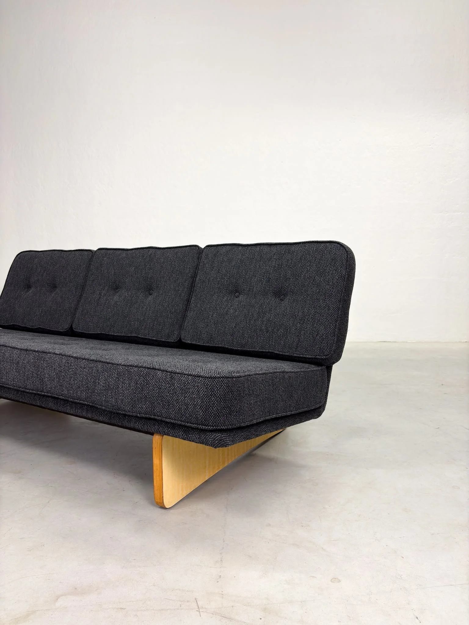 Model '671' Driezitsbank van Kho Liang Ie voor Artifort (19).jpeg