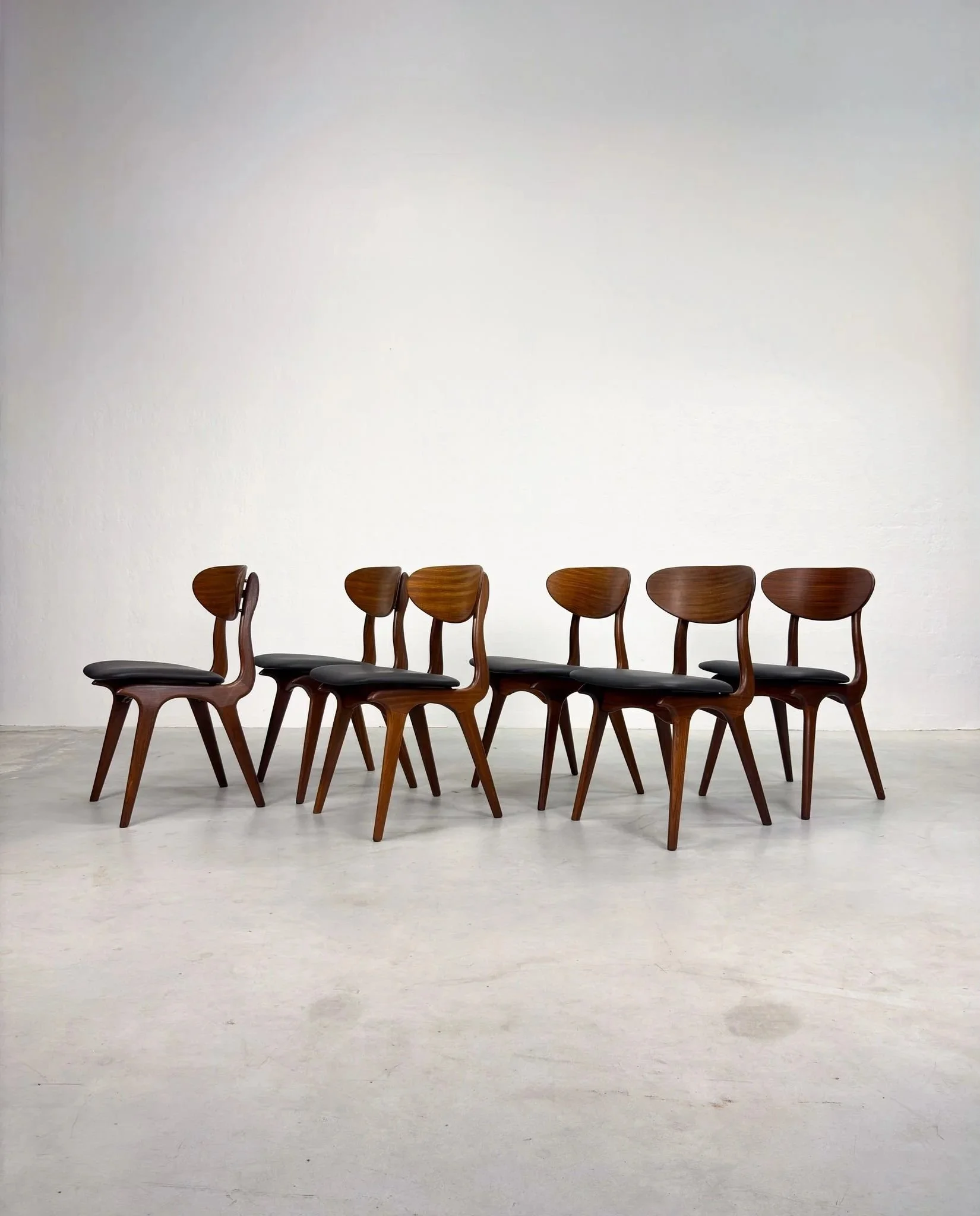Set+%27Snavel%27+Eetkamerstoelen+van+Louis+van+Teeffelen+%2810%29.jpg