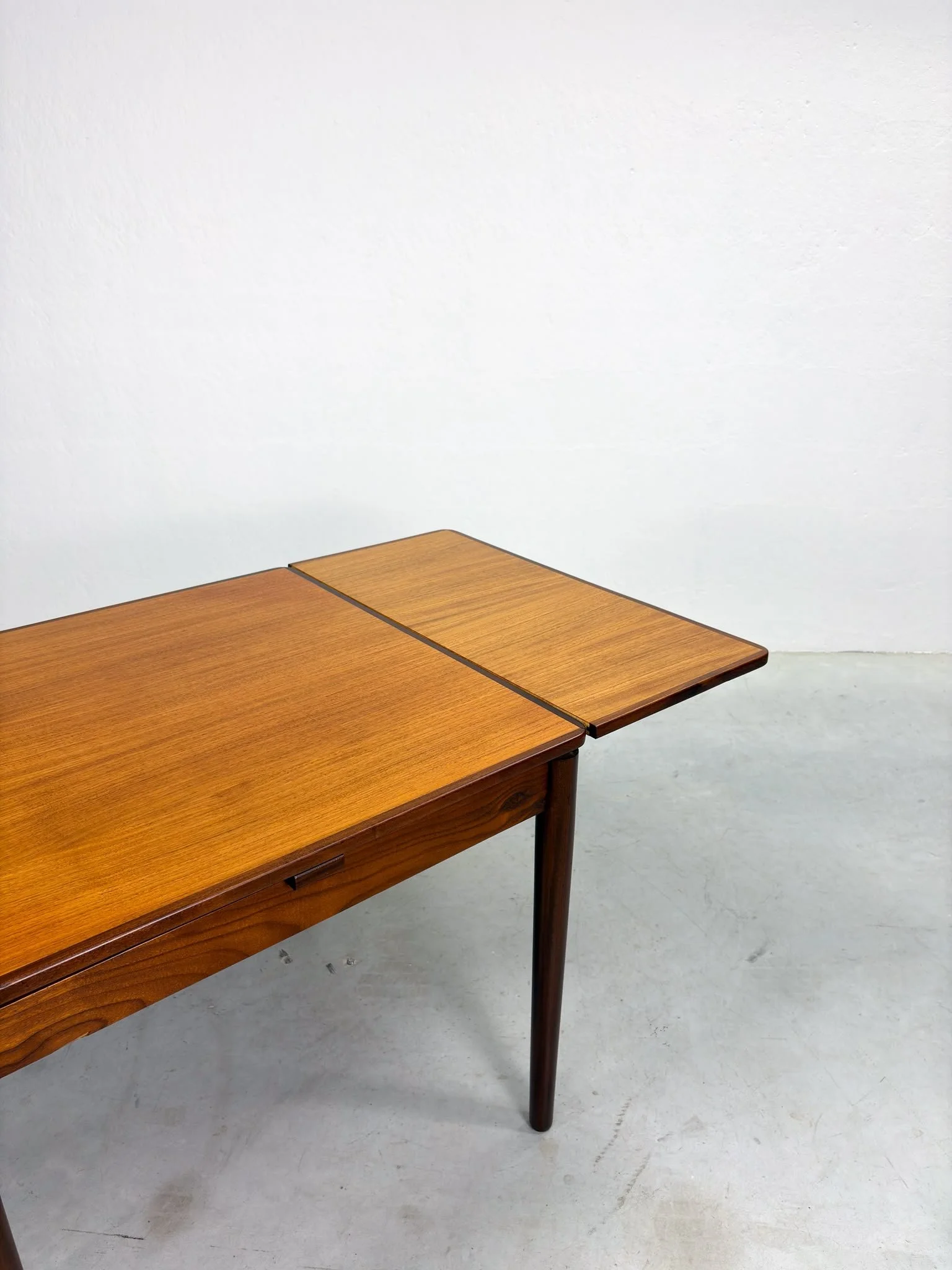 'TT24' Eetkamertafel van Cees Braakman voor Pastoe (14).jpeg