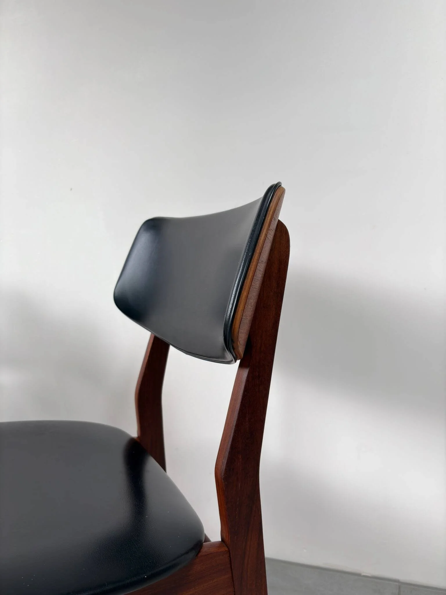 Set Vintage Eetkamerstoelen Mahjongg Vlaardingen (1).jpg