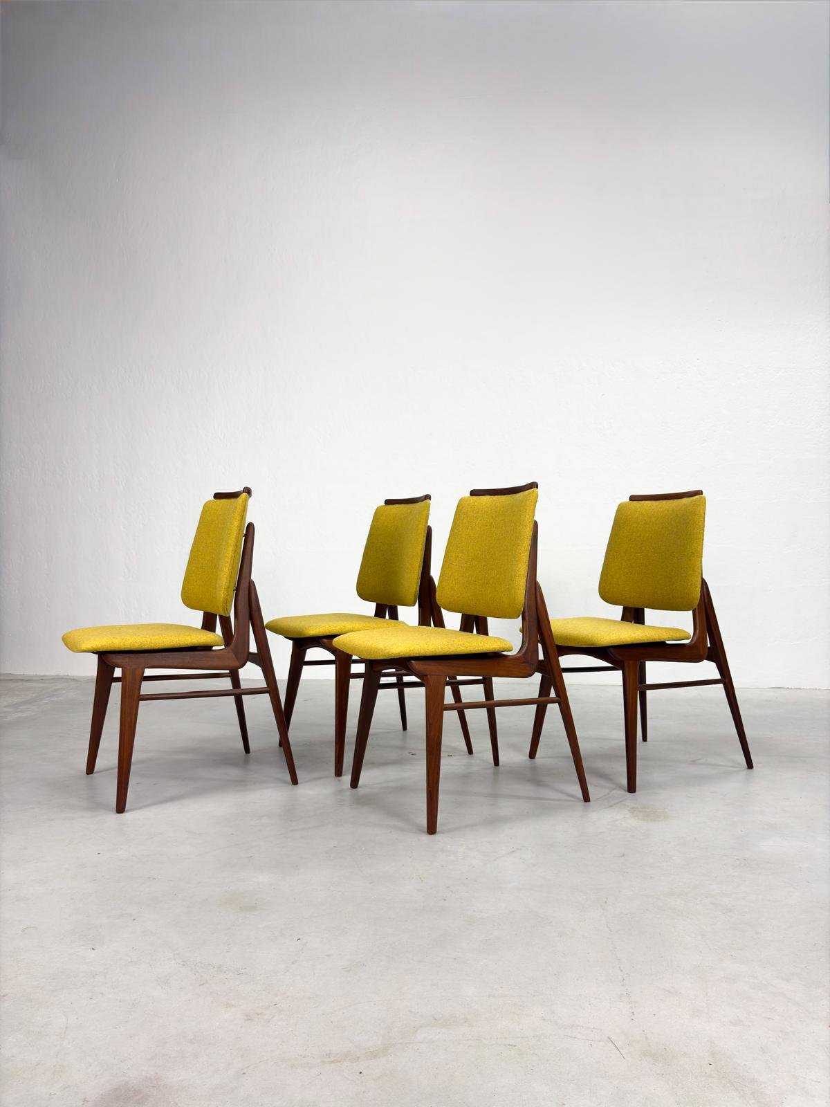 Zeldzame Set Mid-Century Eetkamerstoelen van AwA (1).jpeg