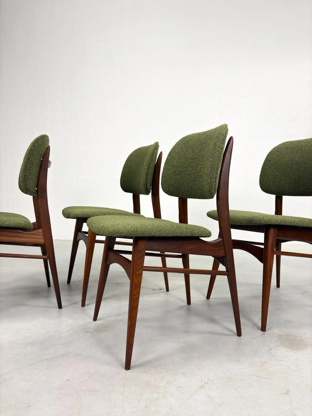 Set 'Milaan' Eetkamerstoelen van Louis van Teeffelen (19).jpeg