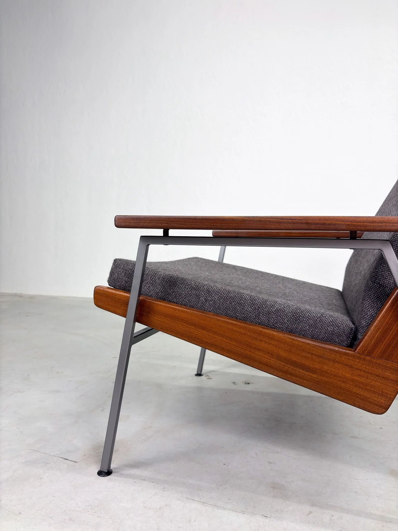 '1611 Lotus' Damesfauteuil van Rob Parry voor Gelderland (10).jpeg