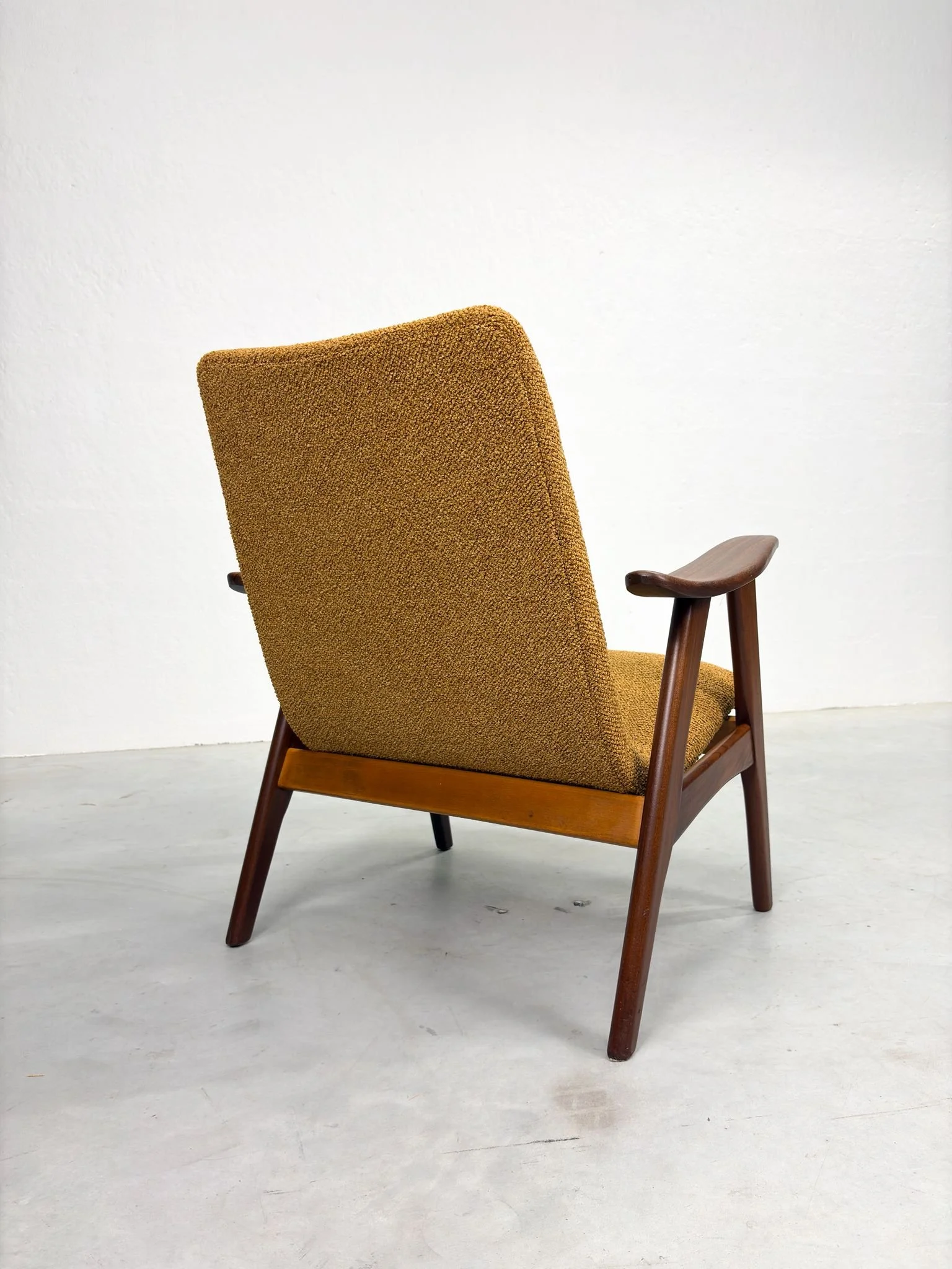 Okergele Fauteuil Louis van Teeffelen (7).jpeg