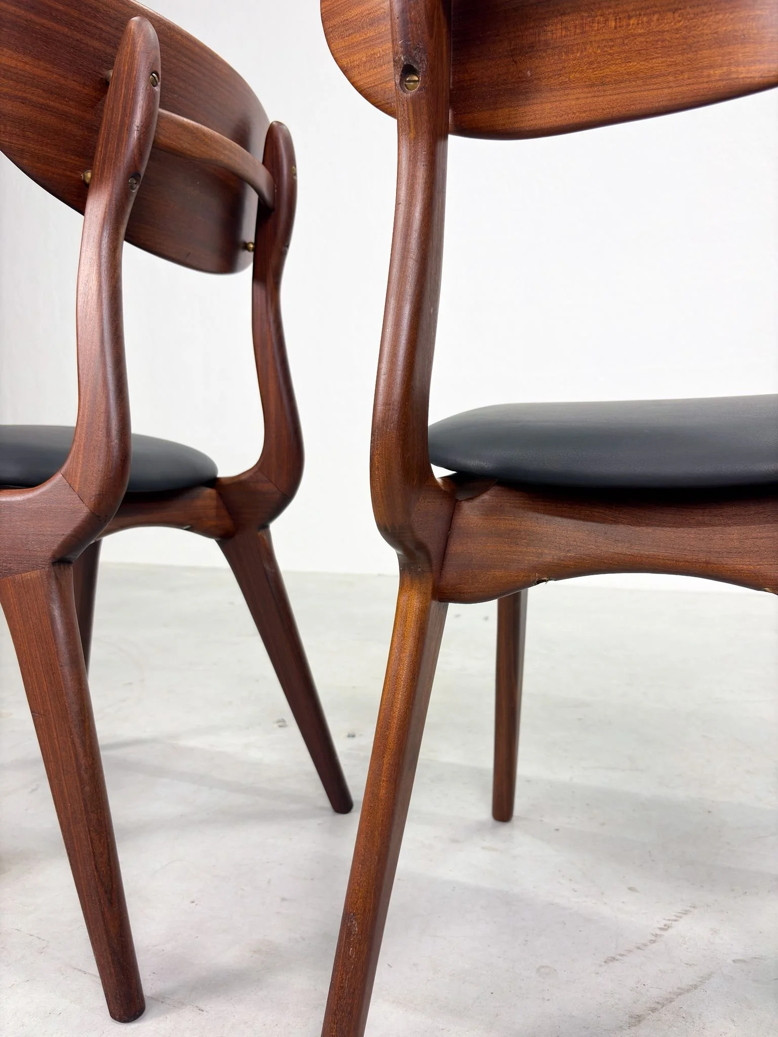 Set 'Snavel' Eetkamerstoelen van Louis van Teeffelen (8).jpeg