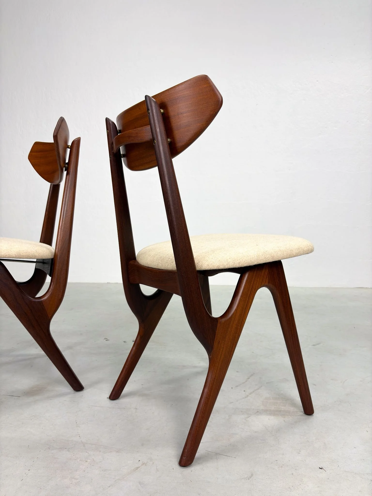Set Mid-Century Eetkamerstoelen van AwA (10).jpeg
