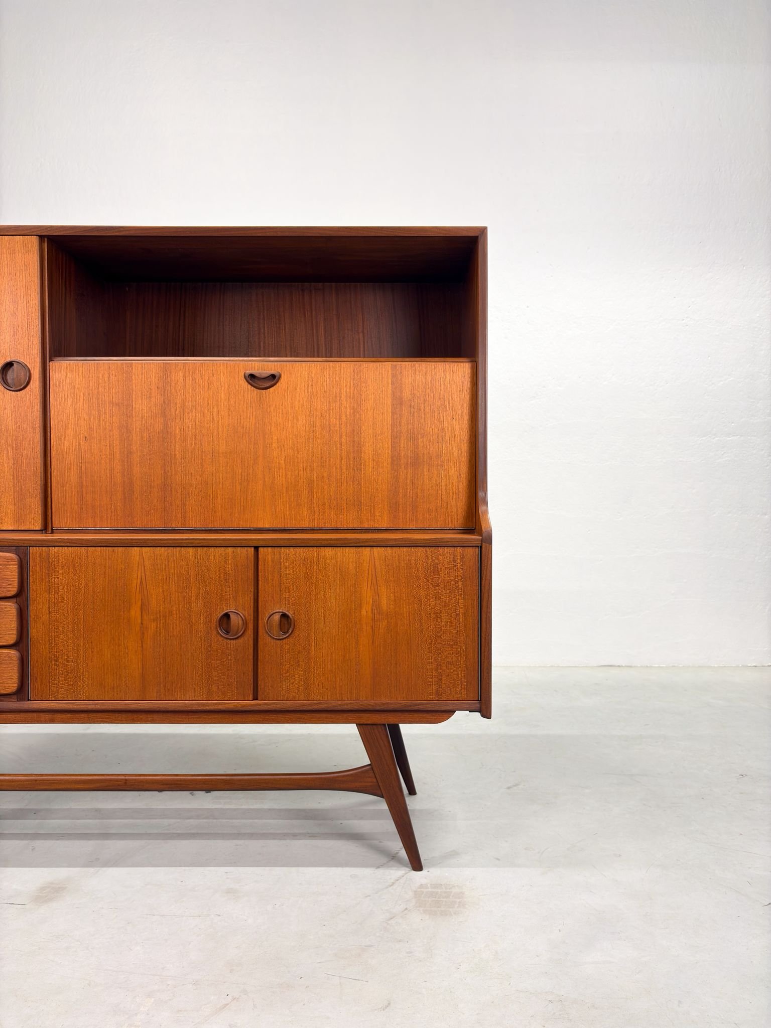 Dressoir van Louis van Teeffelen voor Wébé (7).jpeg