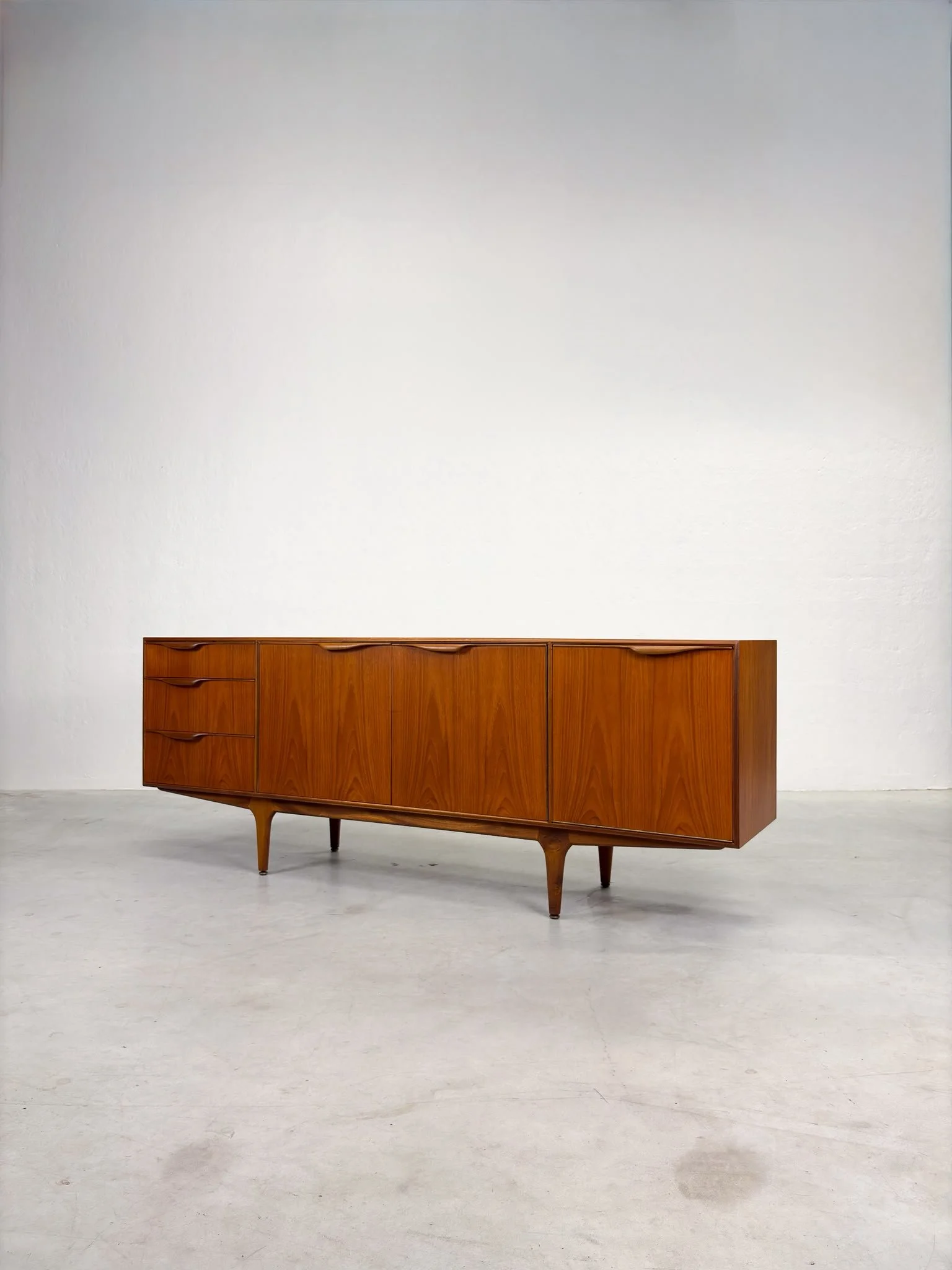 'Dunvegan' Sideboard van Tom Robertson voor McIntosh (17).jpeg