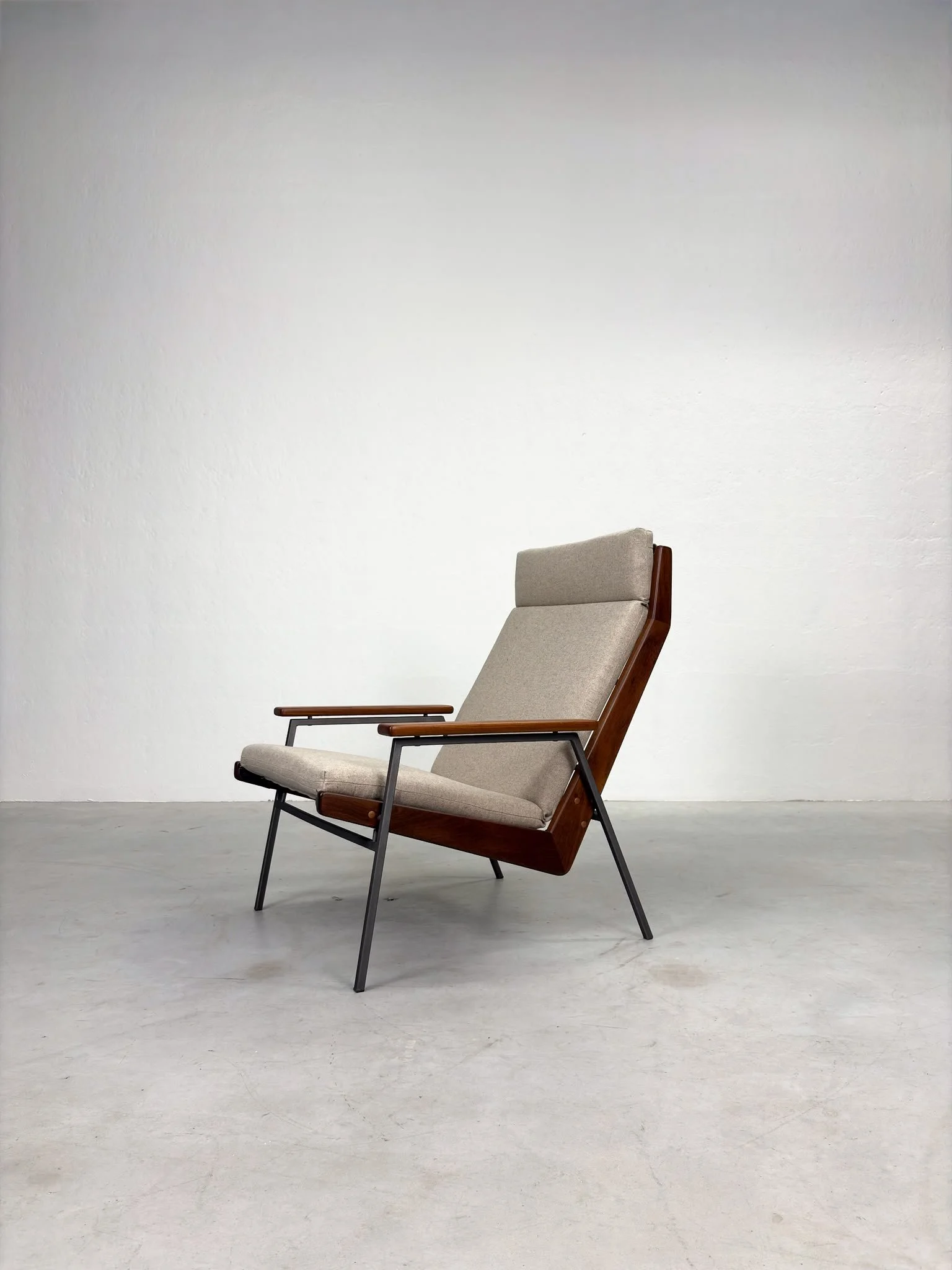 '1611 Lotus' Fauteuil van Rob Parry voor Gelderland (1).jpeg