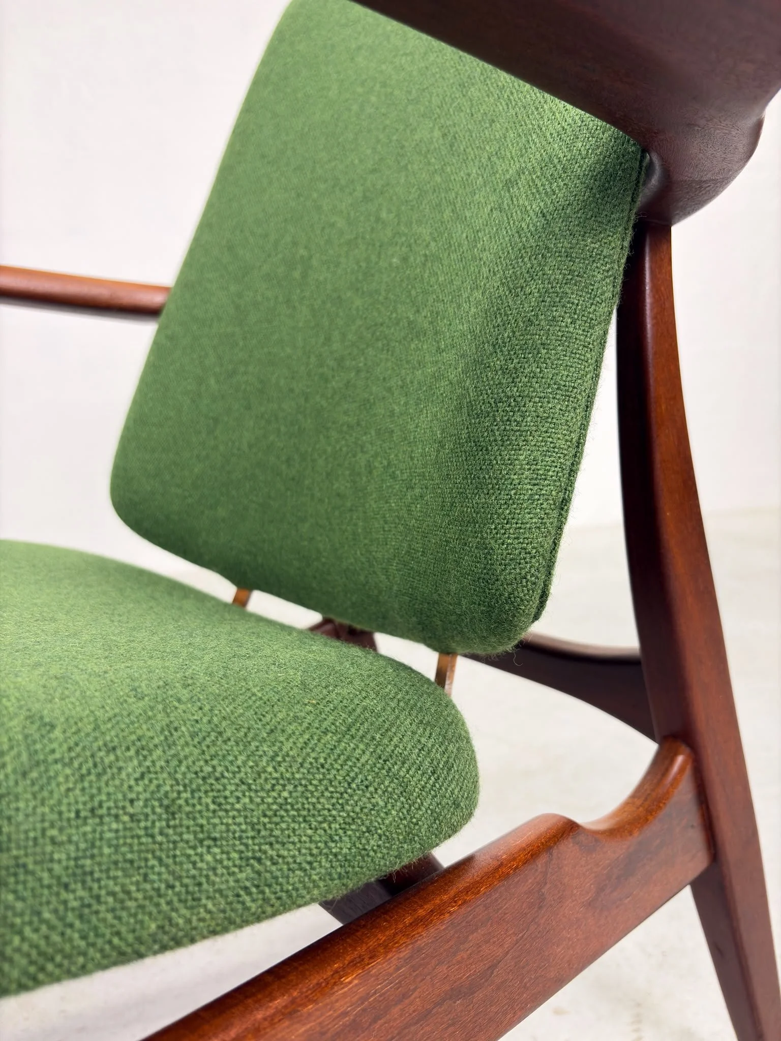 'Tolga' Fauteuil van Louis van Teeffelen voor Wébé (5).jpeg