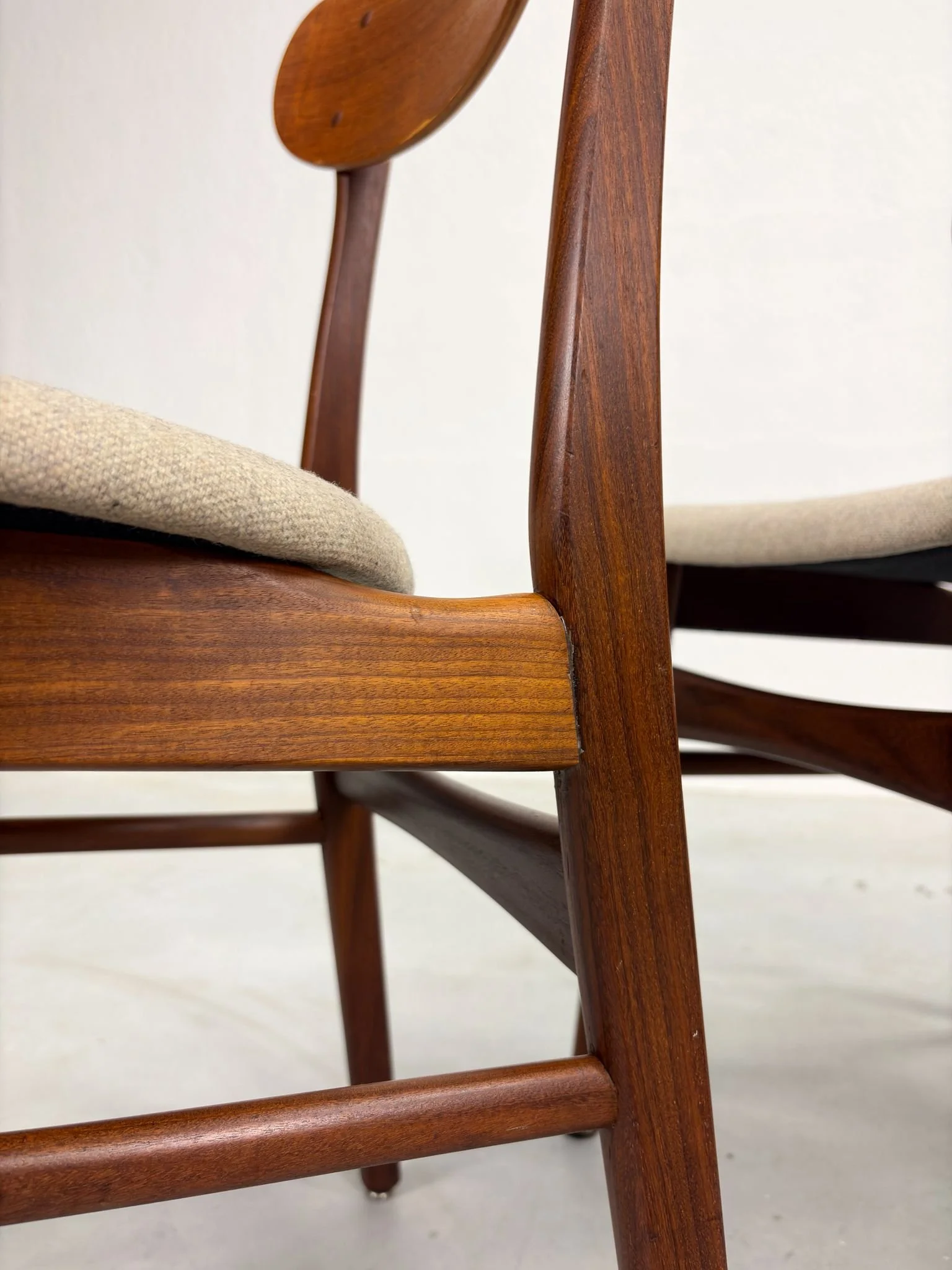 Set Mid-Century Eetkamerstoelen van Farstrup (7).jpeg