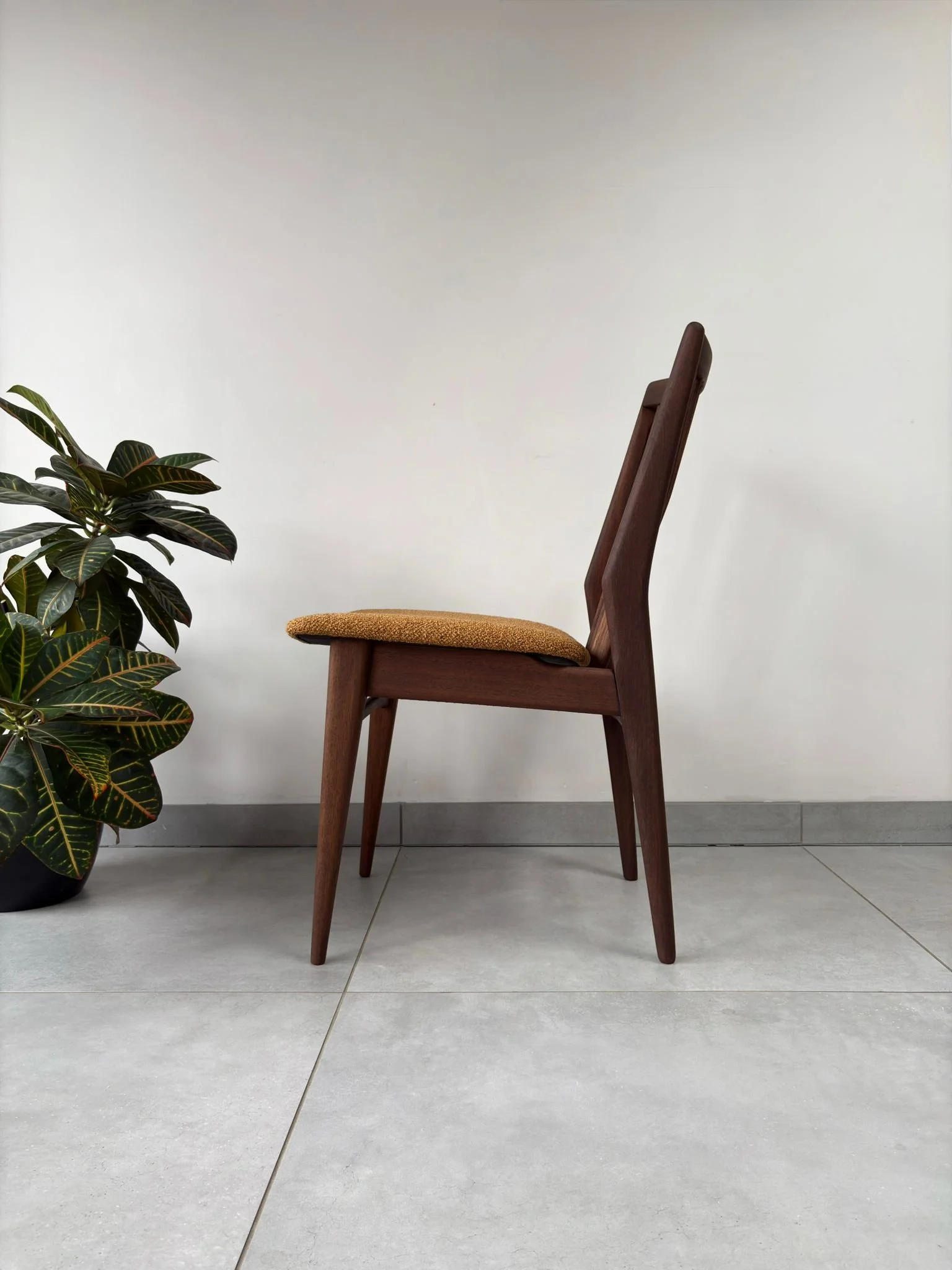 Set Vintage Eetkamerstoelen Modesta Dirk van Oers (3).jpg
