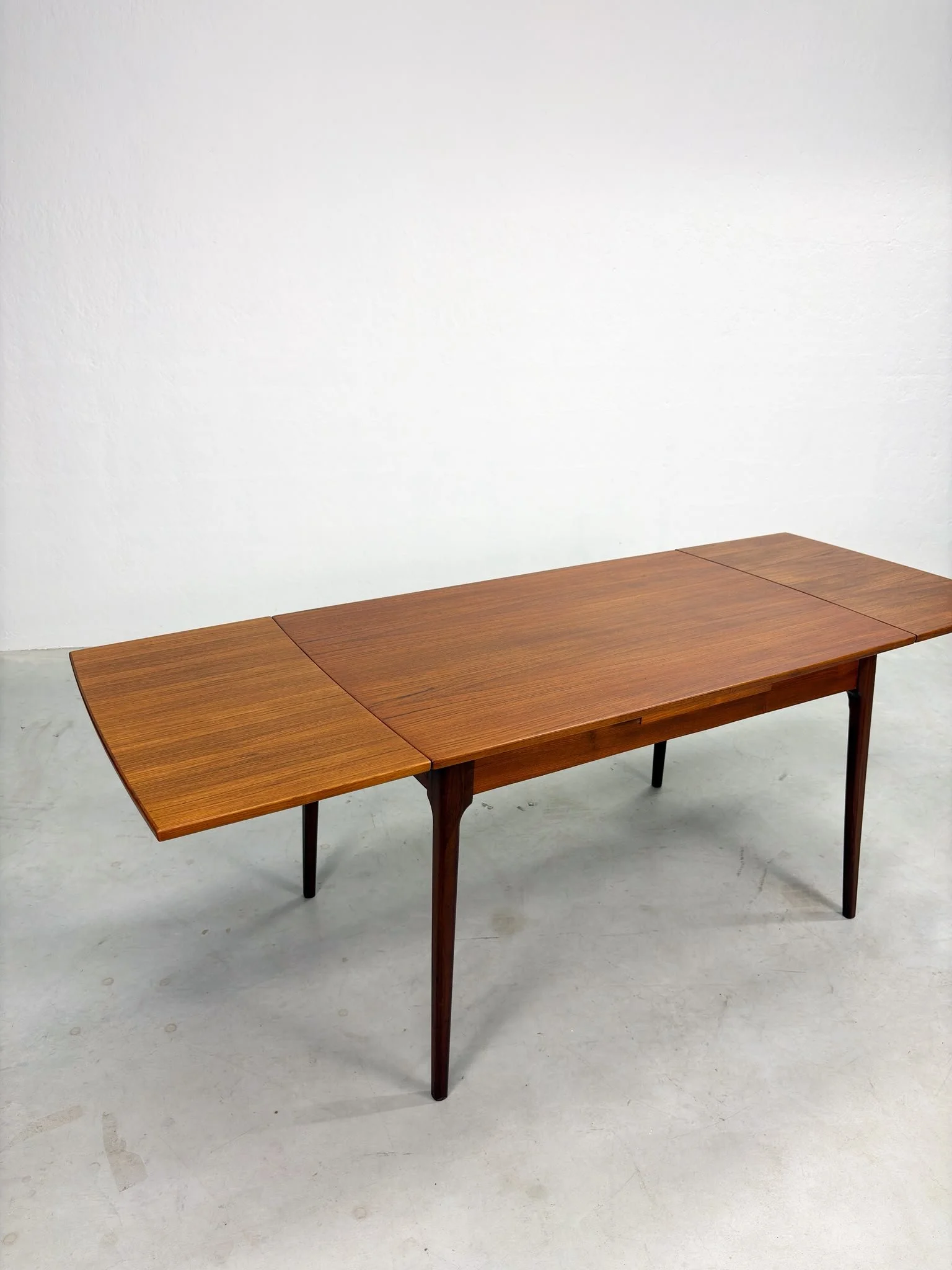 Uitschuifbare Mid-century Eettafel van AwA (15).jpeg