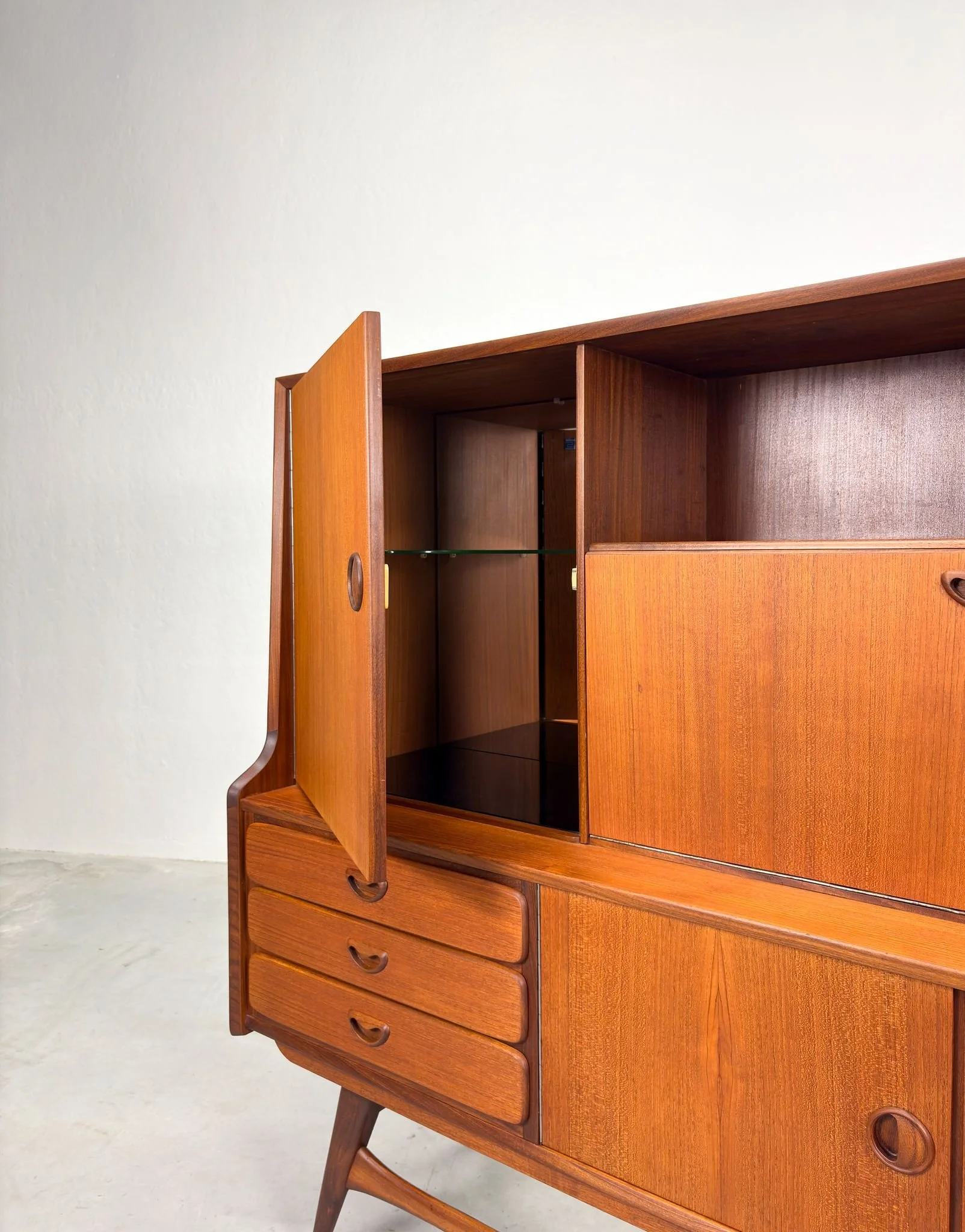 Dressoir van Louis van Teeffelen voor Wébé (10).jpeg