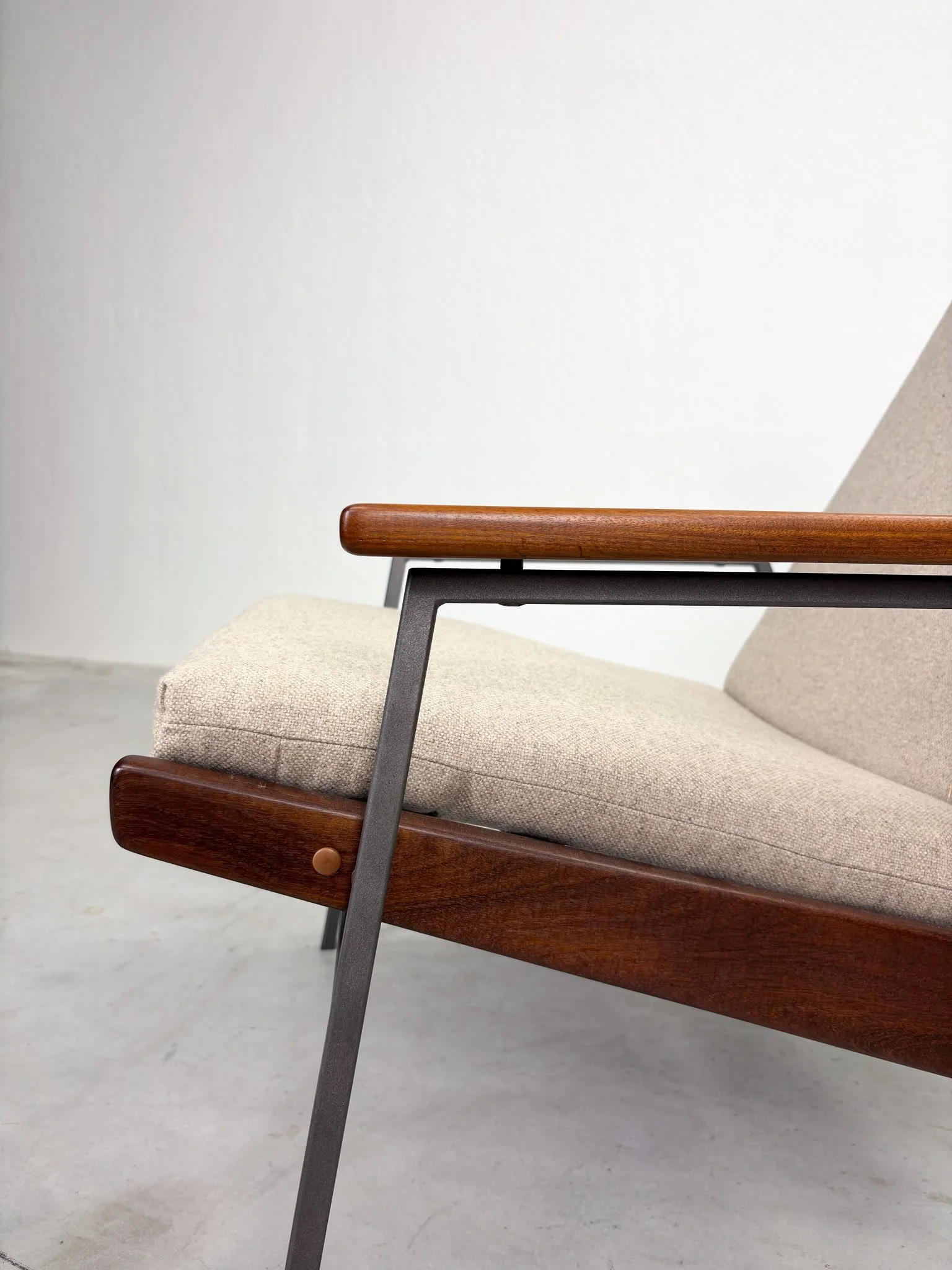 '1611 Lotus' Fauteuil van Rob Parry voor Gelderland (8).jpeg