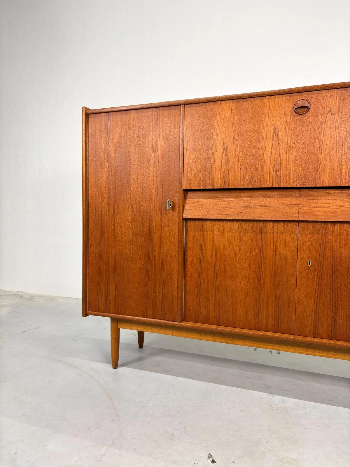 Vintage Dressoir O.M.F. Belgium Teak (18).jpeg